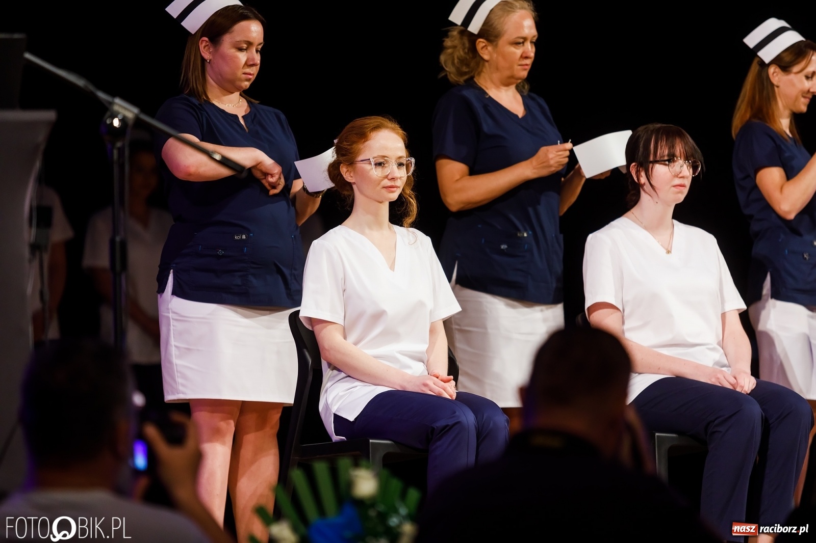 Zdjęcie w galerii na portalu naszraciborz.pl: Czepkowanie studentek pielęgniarstwa raciborskiej PWSZ [FOTO i WIDEO] wiadomości z regionu