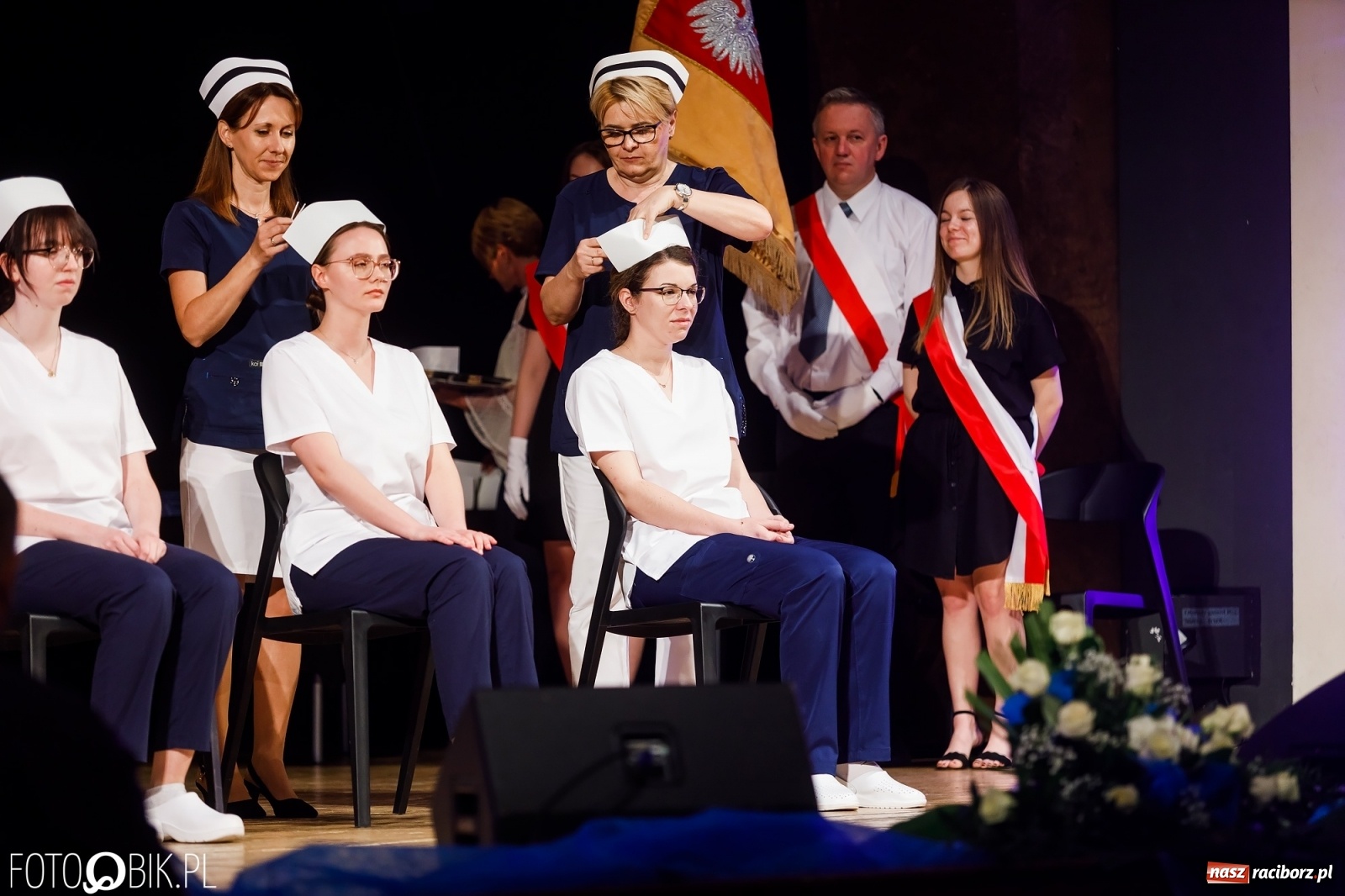 Zdjęcie w galerii na portalu naszraciborz.pl: Czepkowanie studentek pielęgniarstwa raciborskiej PWSZ [FOTO i WIDEO] wiadomości z regionu
