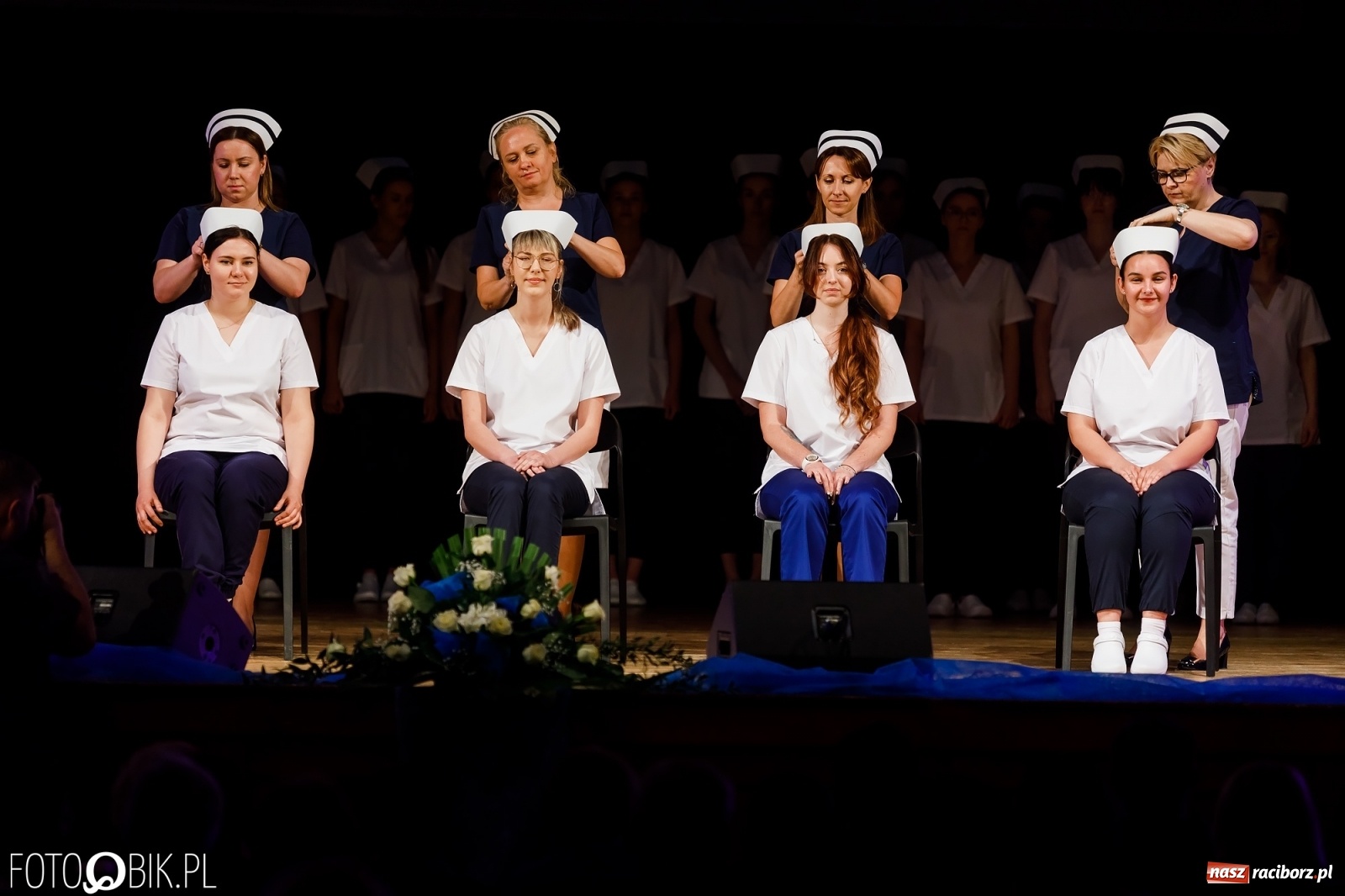 Zdjęcie w galerii na portalu naszraciborz.pl: Czepkowanie studentek pielęgniarstwa raciborskiej PWSZ [FOTO i WIDEO] wiadomości z regionu