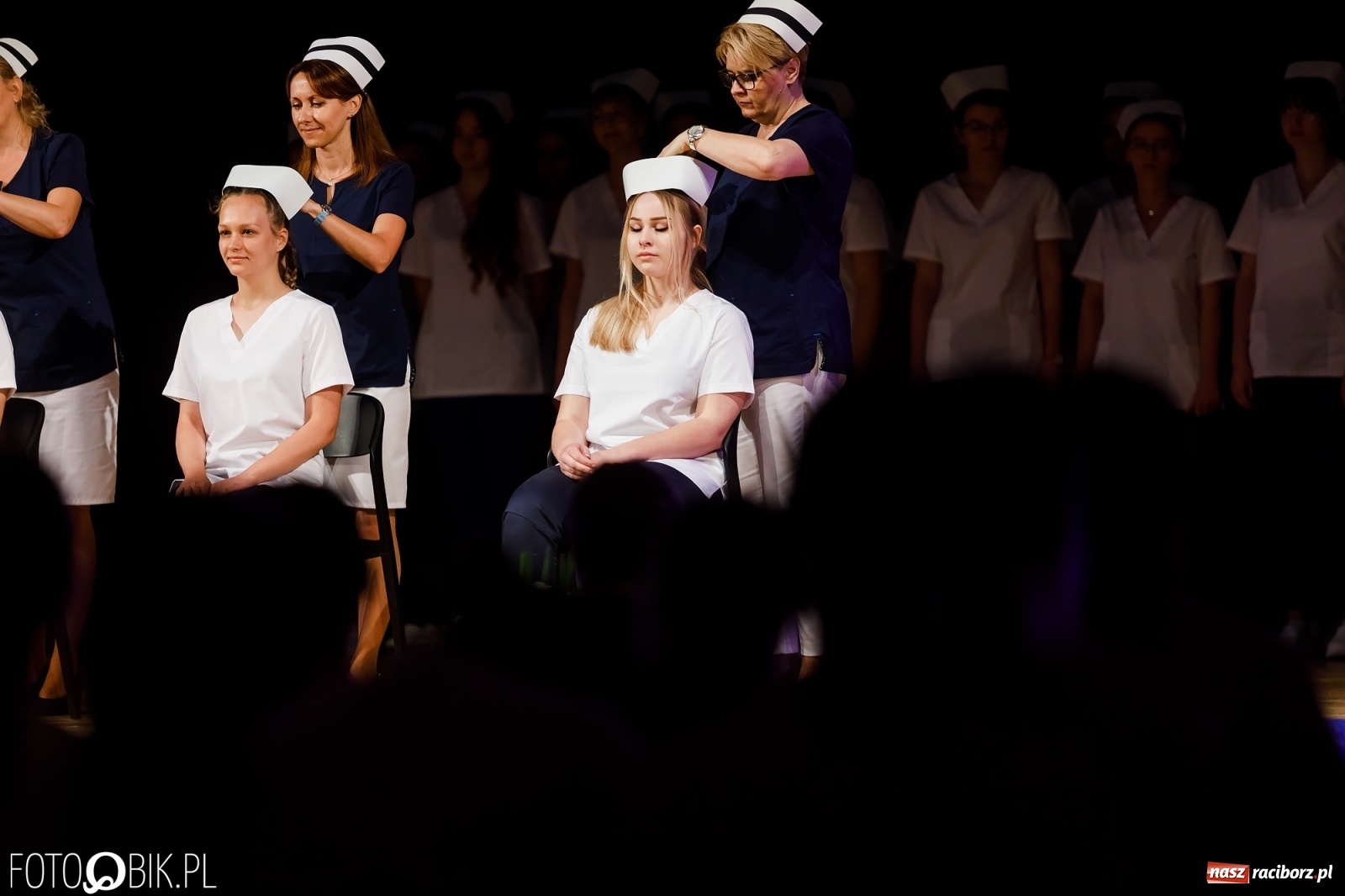 Zdjęcie w galerii na portalu naszraciborz.pl: Czepkowanie studentek pielęgniarstwa raciborskiej PWSZ [FOTO i WIDEO] wiadomości z regionu