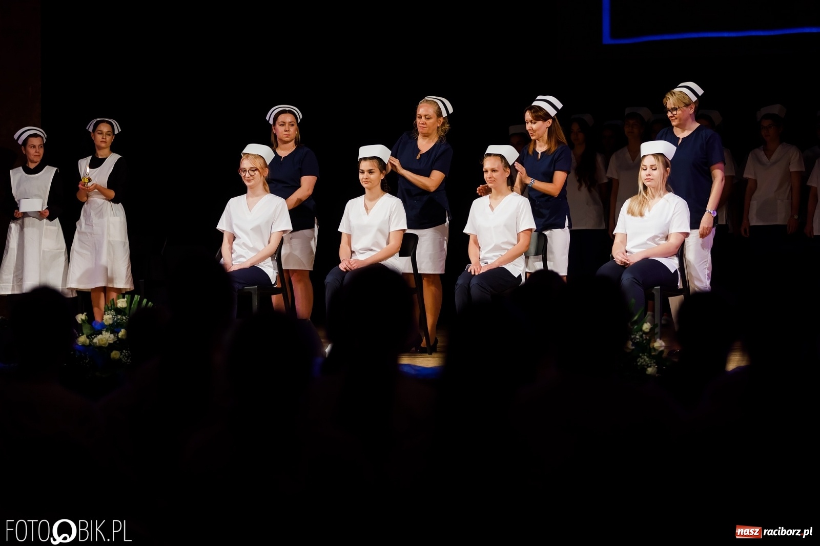 Zdjęcie w galerii na portalu naszraciborz.pl: Czepkowanie studentek pielęgniarstwa raciborskiej PWSZ [FOTO i WIDEO] wiadomości z regionu