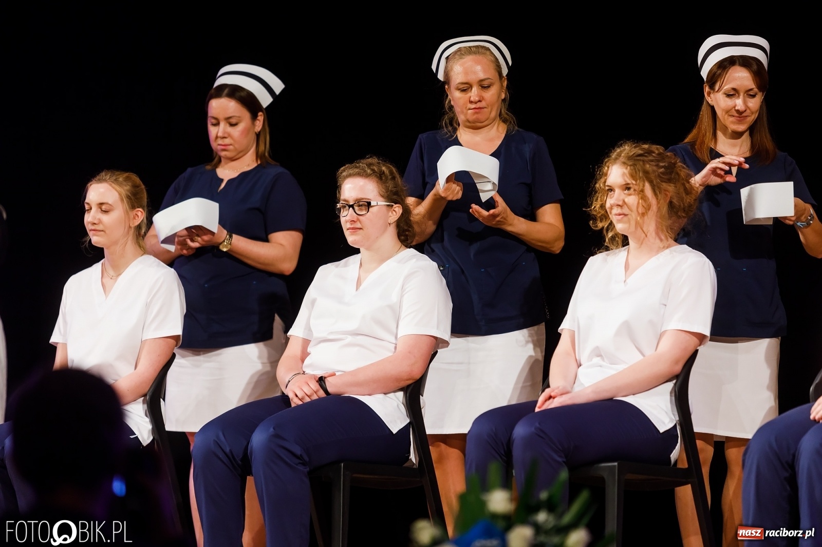 Zdjęcie w galerii na portalu naszraciborz.pl: Czepkowanie studentek pielęgniarstwa raciborskiej PWSZ [FOTO i WIDEO] wiadomości z regionu
