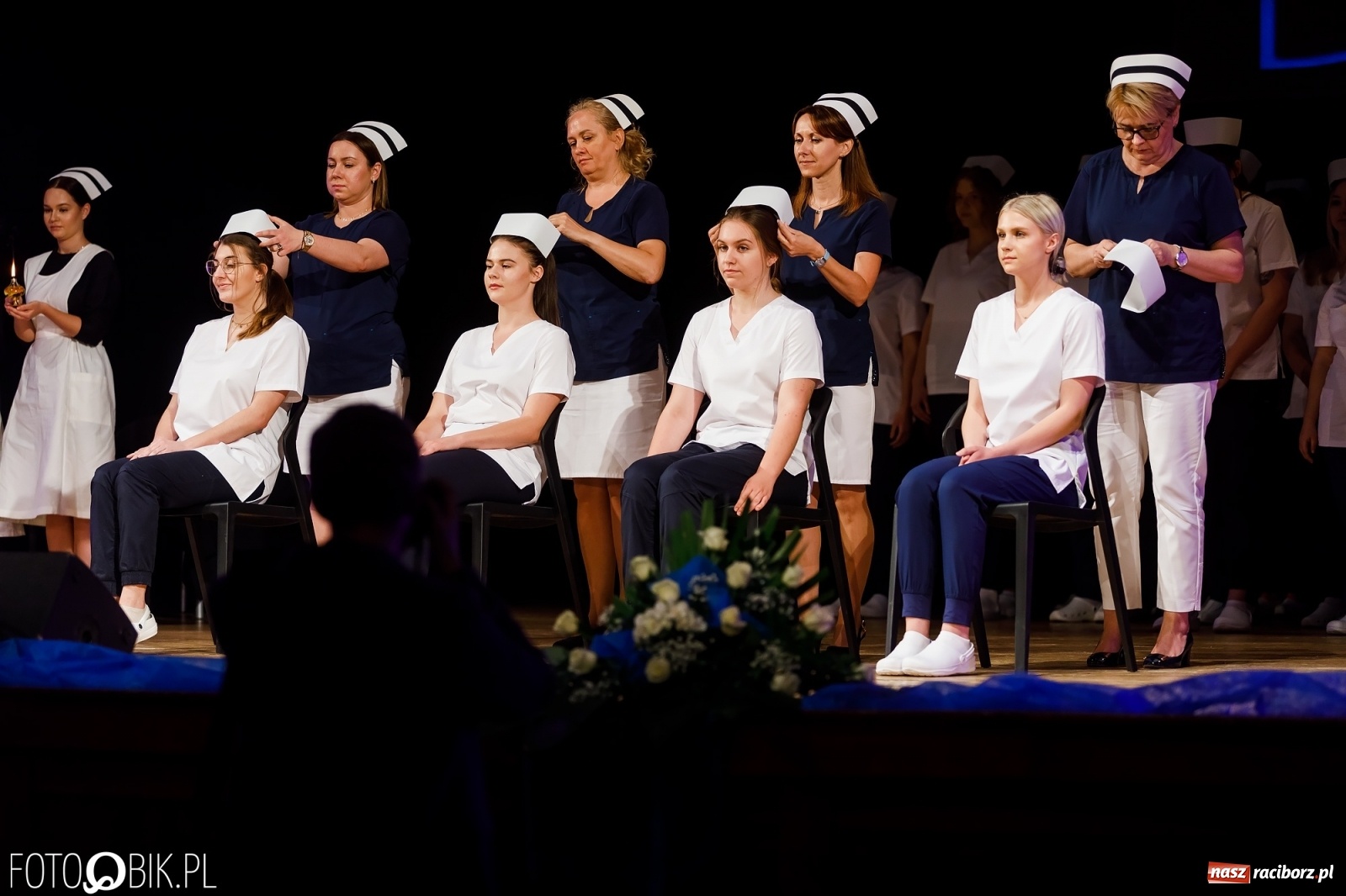 Zdjęcie w galerii na portalu naszraciborz.pl: Czepkowanie studentek pielęgniarstwa raciborskiej PWSZ [FOTO i WIDEO] wiadomości z regionu