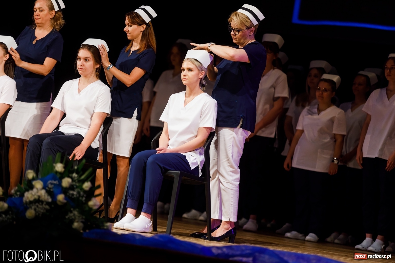 Zdjęcie w galerii na portalu naszraciborz.pl: Czepkowanie studentek pielęgniarstwa raciborskiej PWSZ [FOTO i WIDEO] wiadomości z regionu