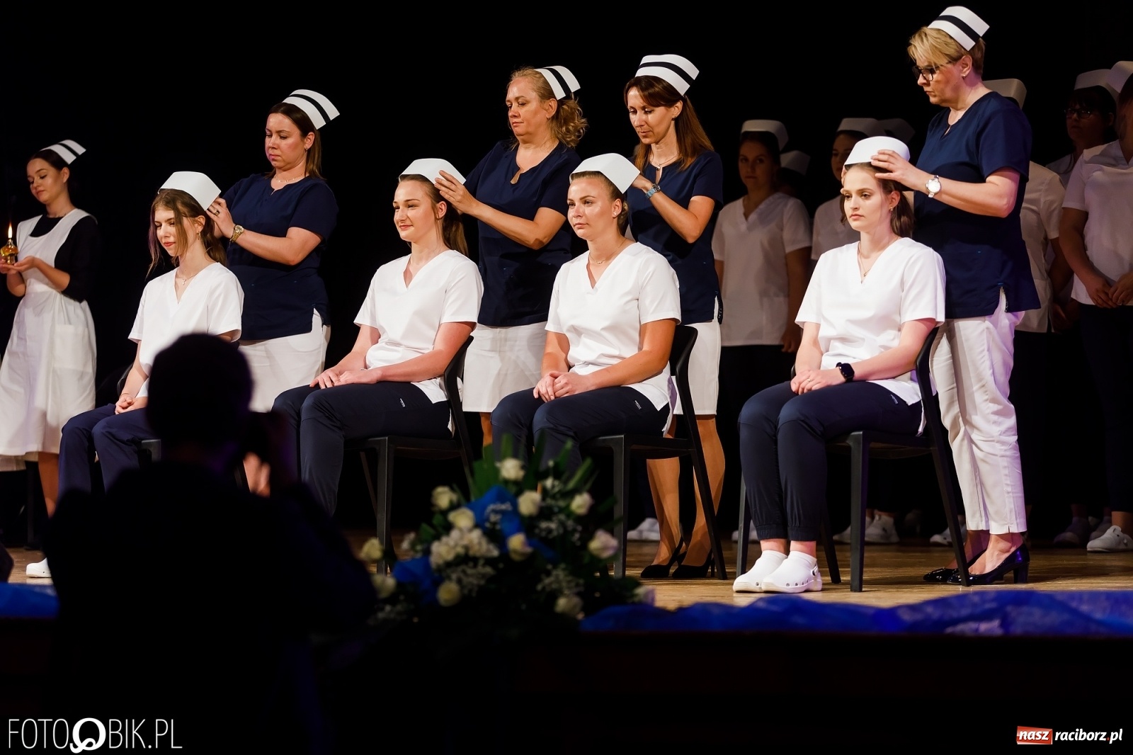 Zdjęcie w galerii na portalu naszraciborz.pl: Czepkowanie studentek pielęgniarstwa raciborskiej PWSZ [FOTO i WIDEO] wiadomości z regionu