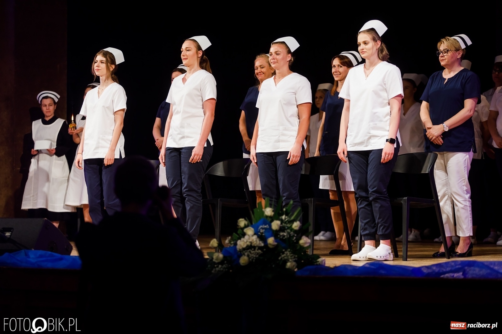 Zdjęcie w galerii na portalu naszraciborz.pl: Czepkowanie studentek pielęgniarstwa raciborskiej PWSZ [FOTO i WIDEO] wiadomości z regionu