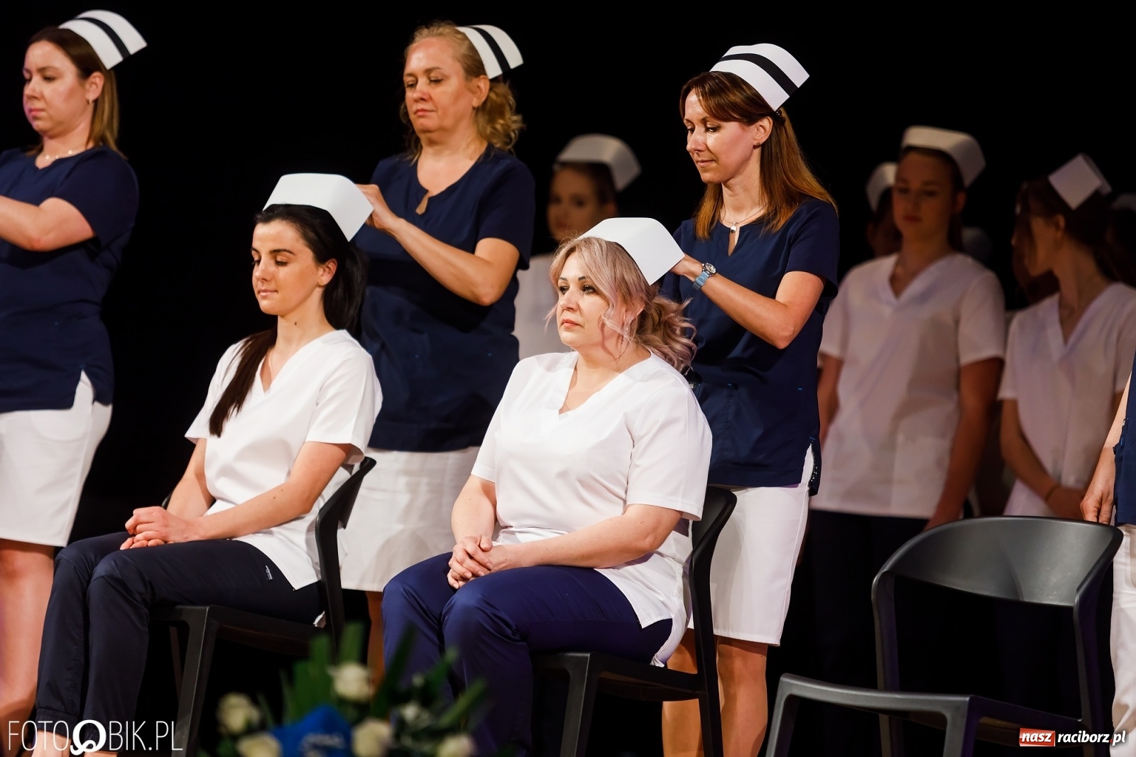 Zdjęcie w galerii na portalu naszraciborz.pl: Czepkowanie studentek pielęgniarstwa raciborskiej PWSZ [FOTO i WIDEO] wiadomości z regionu