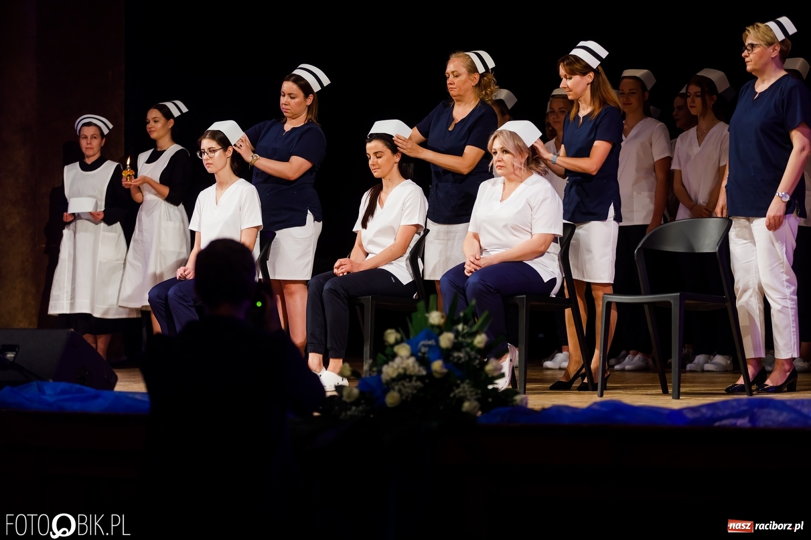 Zdjęcie w galerii na portalu naszraciborz.pl: Czepkowanie studentek pielęgniarstwa raciborskiej PWSZ [FOTO i WIDEO] wiadomości z regionu
