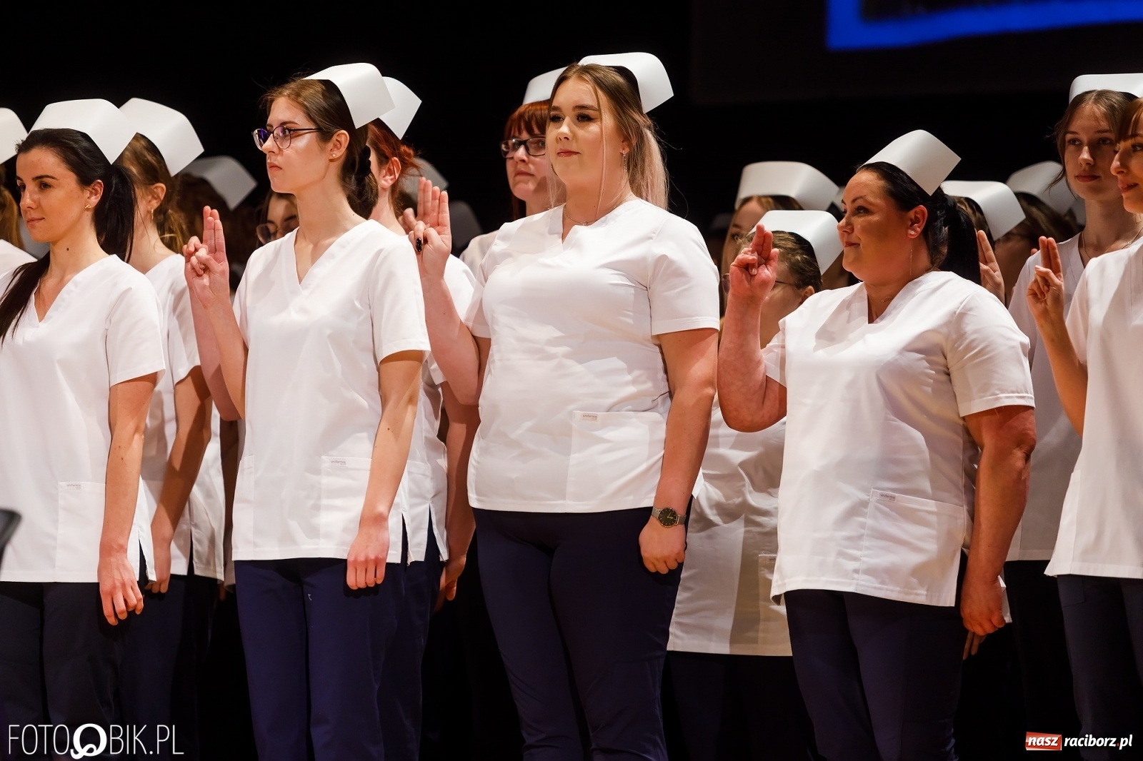 Zdjęcie w galerii na portalu naszraciborz.pl: Czepkowanie studentek pielęgniarstwa raciborskiej PWSZ [FOTO i WIDEO] wiadomości z regionu