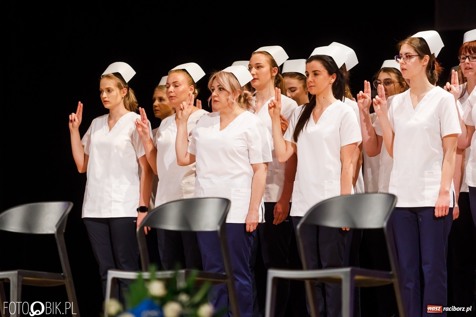 Zdjęcie w galerii na portalu naszraciborz.pl: Czepkowanie studentek pielęgniarstwa raciborskiej PWSZ [FOTO i WIDEO] wiadomości z regionu