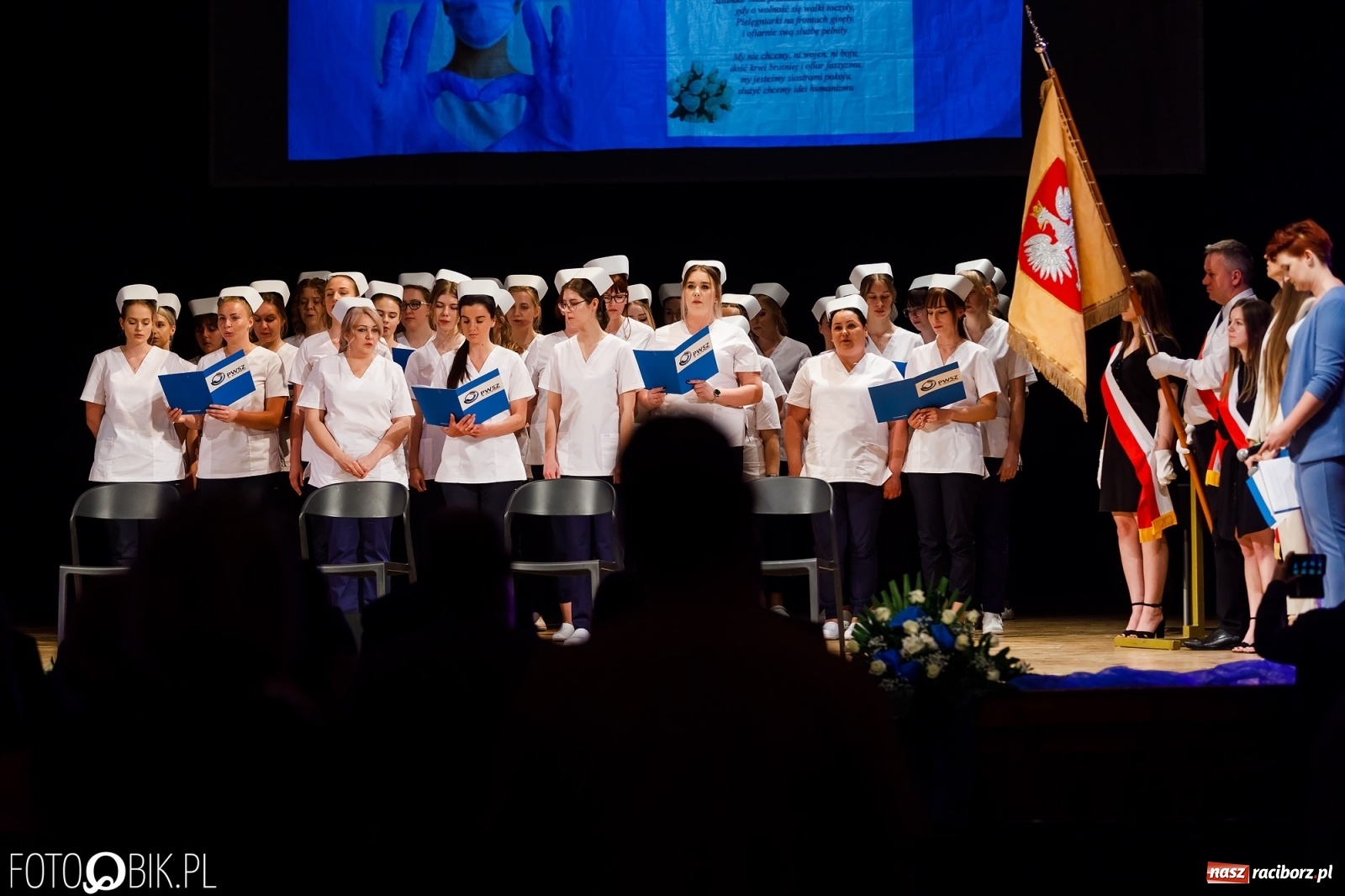 Zdjęcie w galerii na portalu naszraciborz.pl: Czepkowanie studentek pielęgniarstwa raciborskiej PWSZ [FOTO i WIDEO] wiadomości z regionu