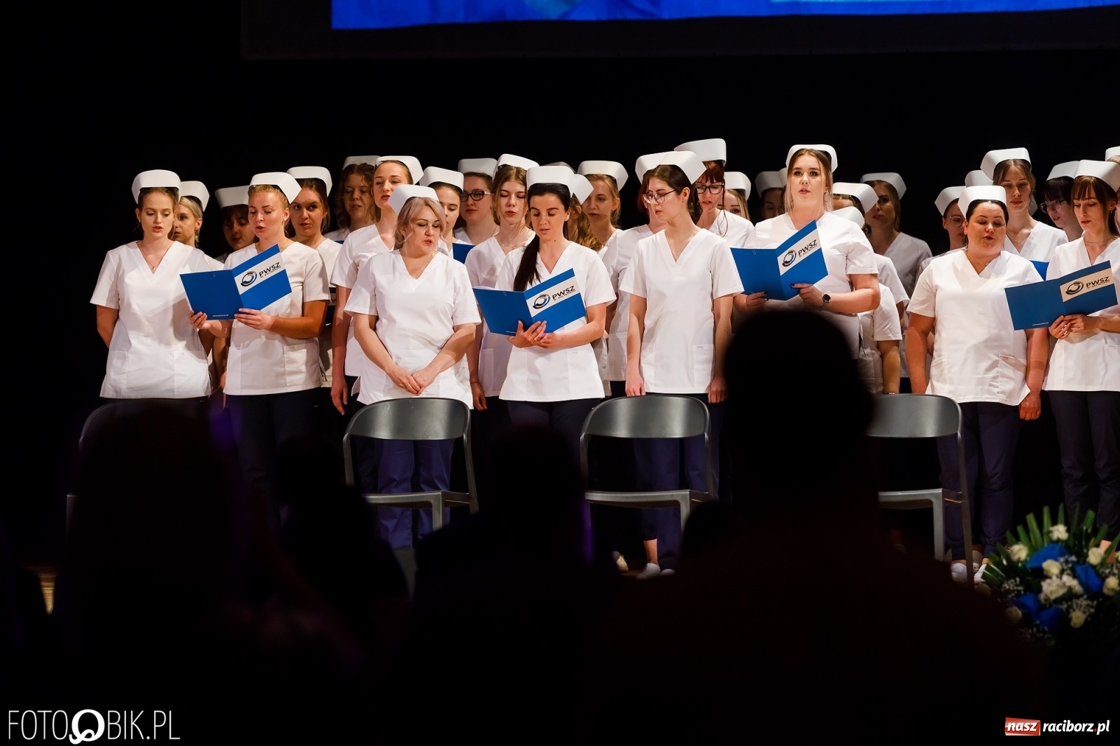 Zdjęcie w galerii na portalu naszraciborz.pl: Czepkowanie studentek pielęgniarstwa raciborskiej PWSZ [FOTO i WIDEO] wiadomości z regionu