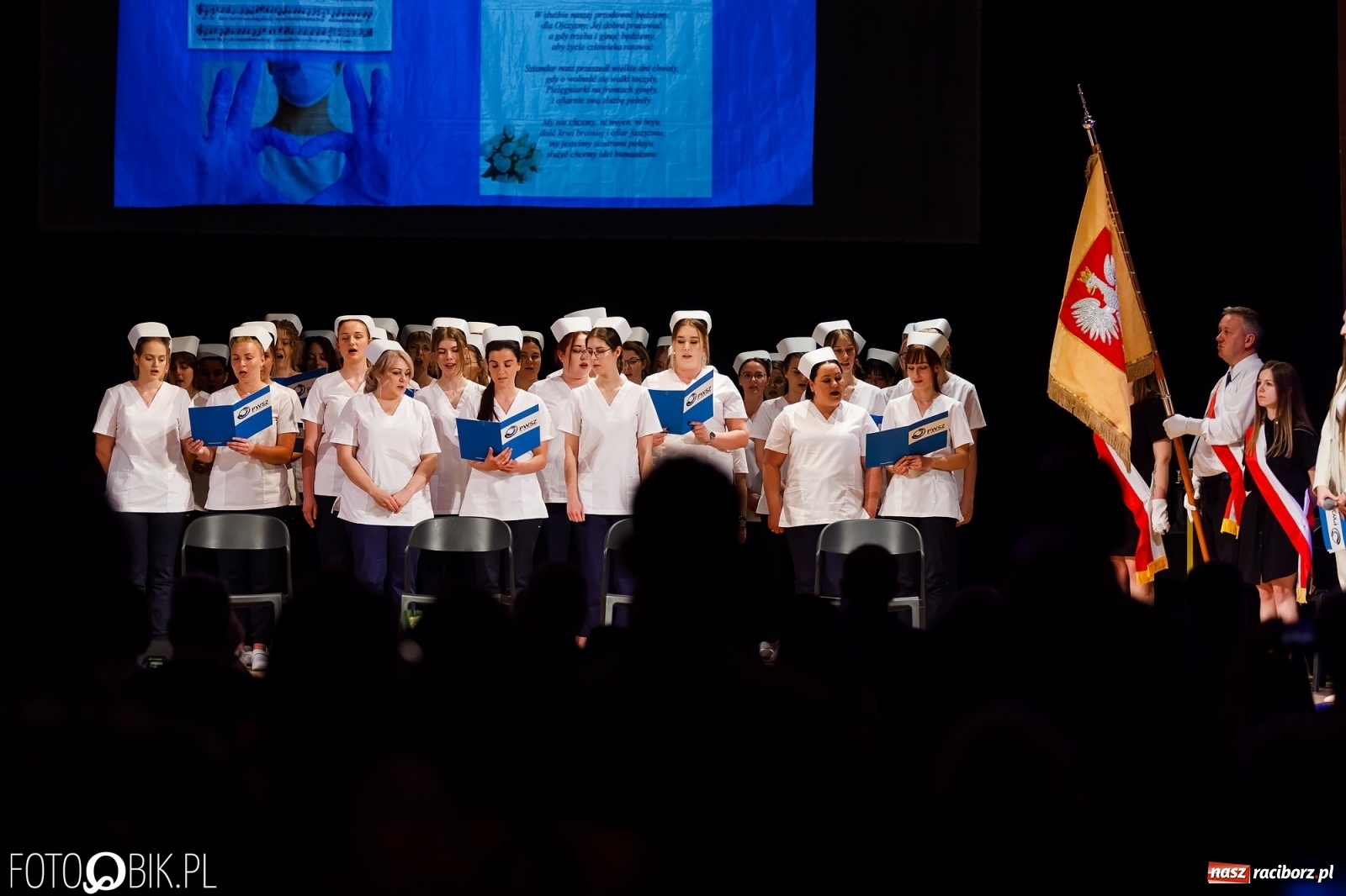Zdjęcie w galerii na portalu naszraciborz.pl: Czepkowanie studentek pielęgniarstwa raciborskiej PWSZ [FOTO i WIDEO] wiadomości z regionu