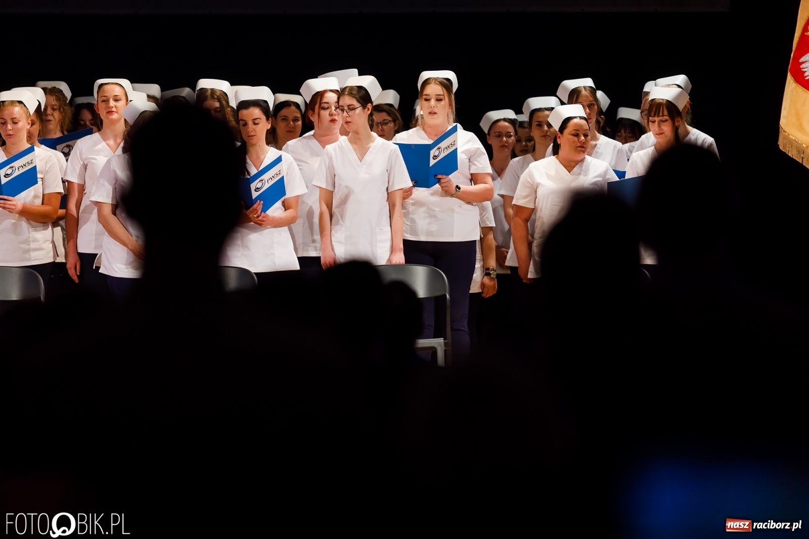 Zdjęcie w galerii na portalu naszraciborz.pl: Czepkowanie studentek pielęgniarstwa raciborskiej PWSZ [FOTO i WIDEO] wiadomości z regionu