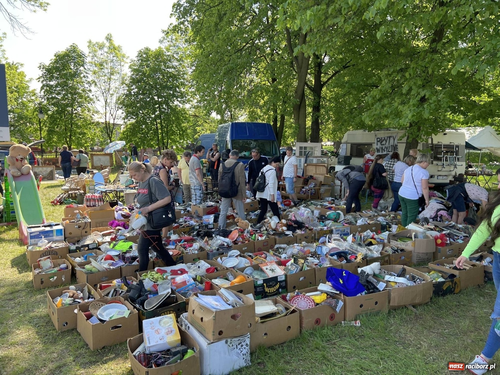 Zdjęcie w galerii na portalu naszraciborz.pl: Tłumy na jarmarku w Chałupkach [FOTO i WIDEO] wiadomości z regionu