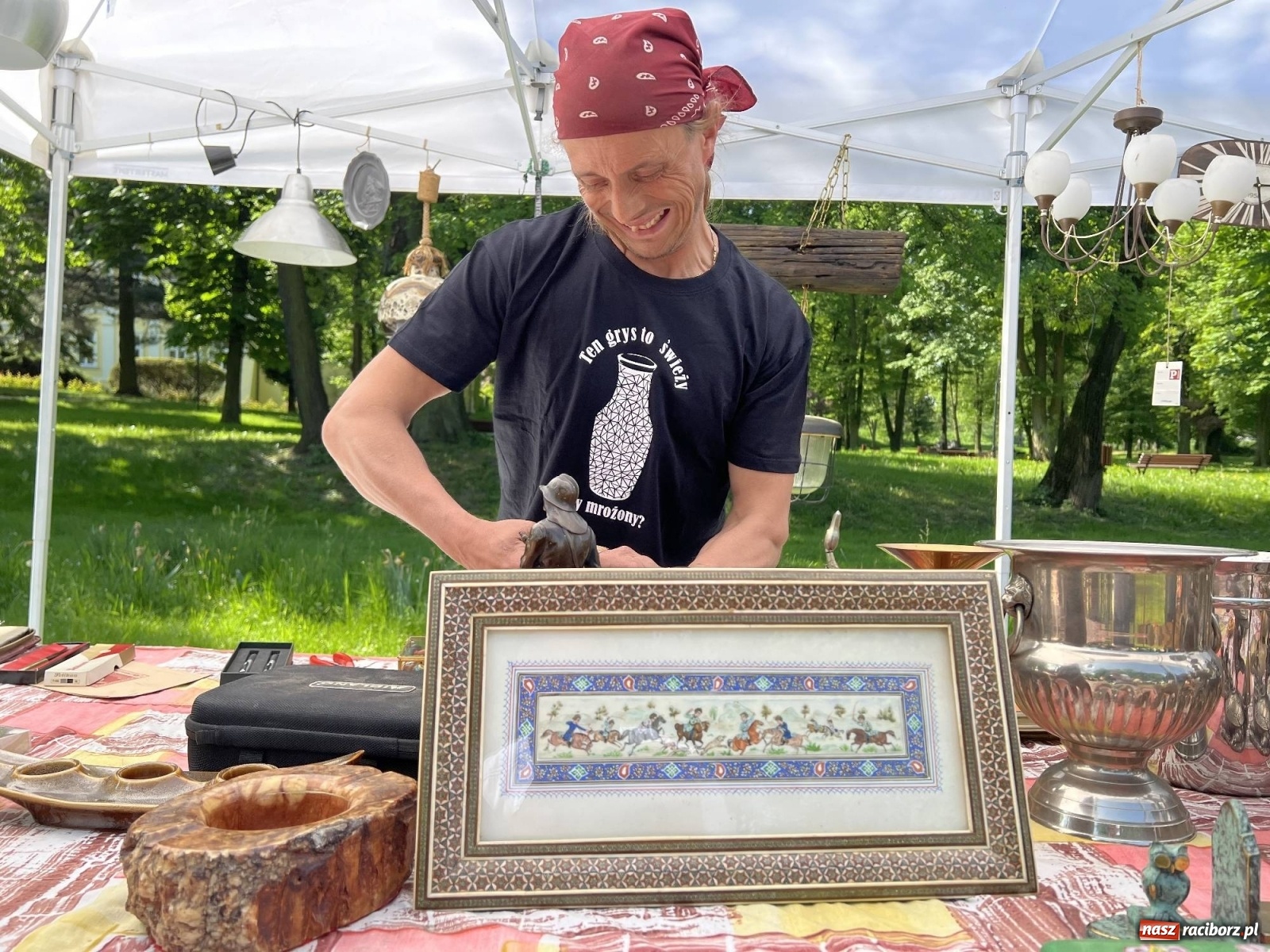 Zdjęcie w galerii na portalu naszraciborz.pl: Tłumy na jarmarku w Chałupkach [FOTO i WIDEO] wiadomości z regionu