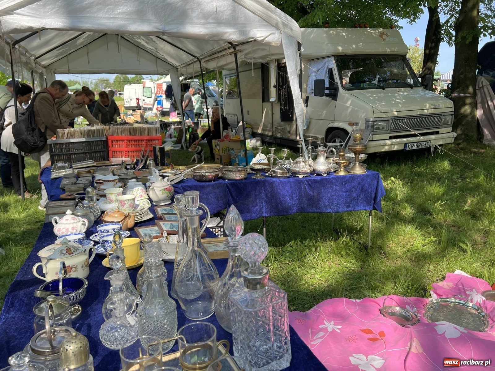 Zdjęcie w galerii na portalu naszraciborz.pl: Tłumy na jarmarku w Chałupkach [FOTO i WIDEO] wiadomości z regionu