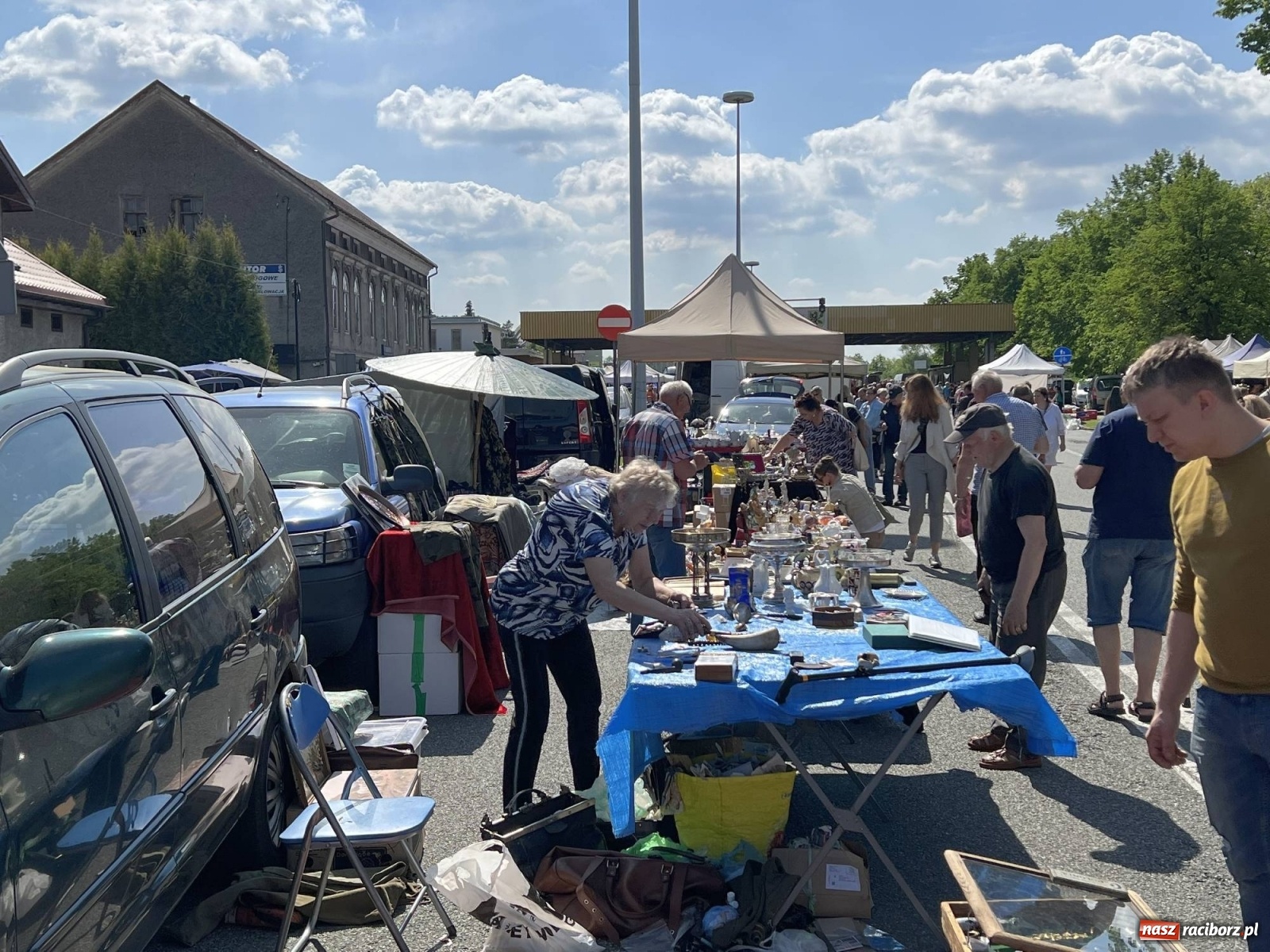 Zdjęcie w galerii na portalu naszraciborz.pl: Tłumy na jarmarku w Chałupkach [FOTO i WIDEO] wiadomości z regionu