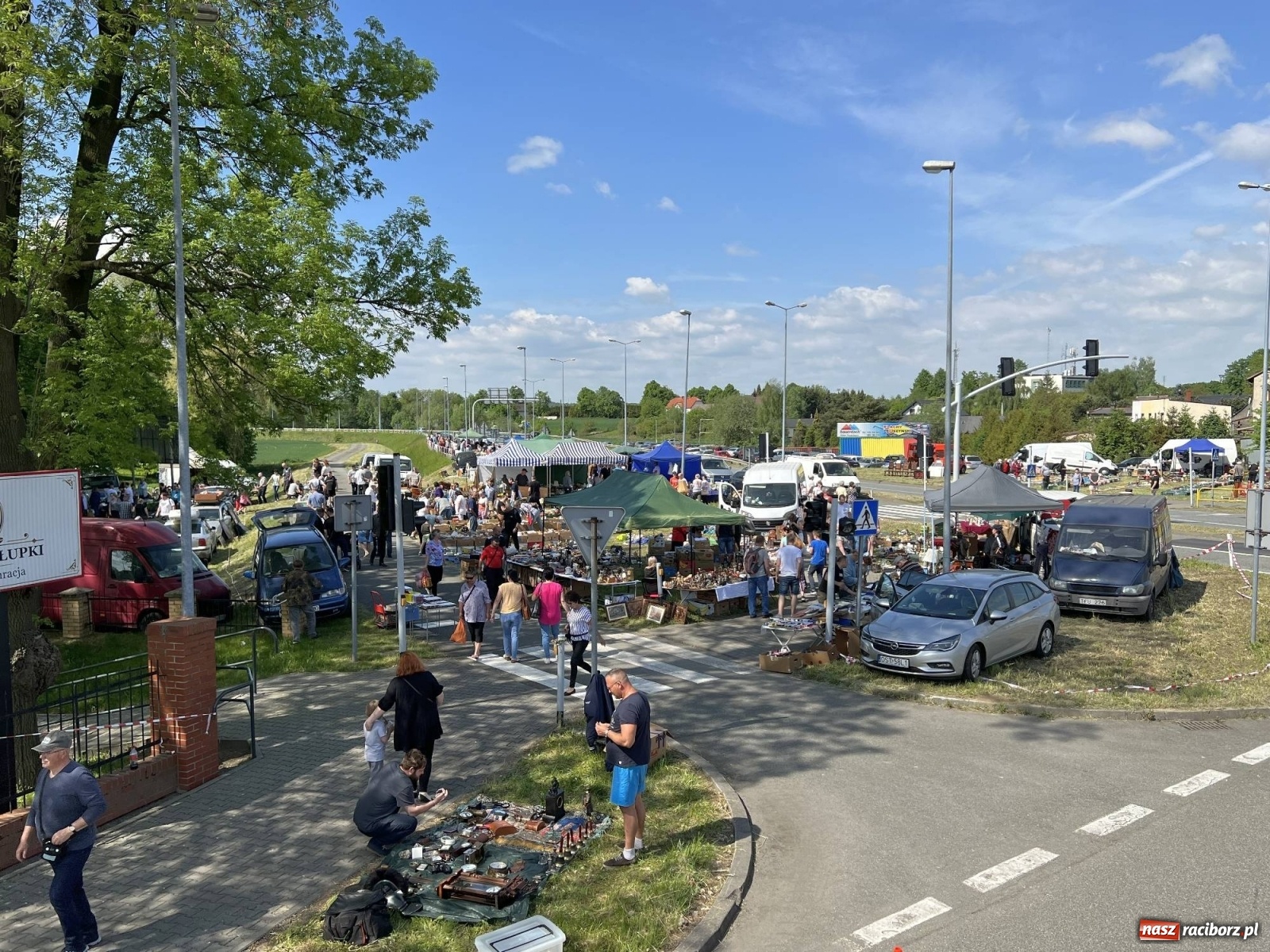 Zdjęcie w galerii na portalu naszraciborz.pl: Tłumy na jarmarku w Chałupkach [FOTO i WIDEO] wiadomości z regionu