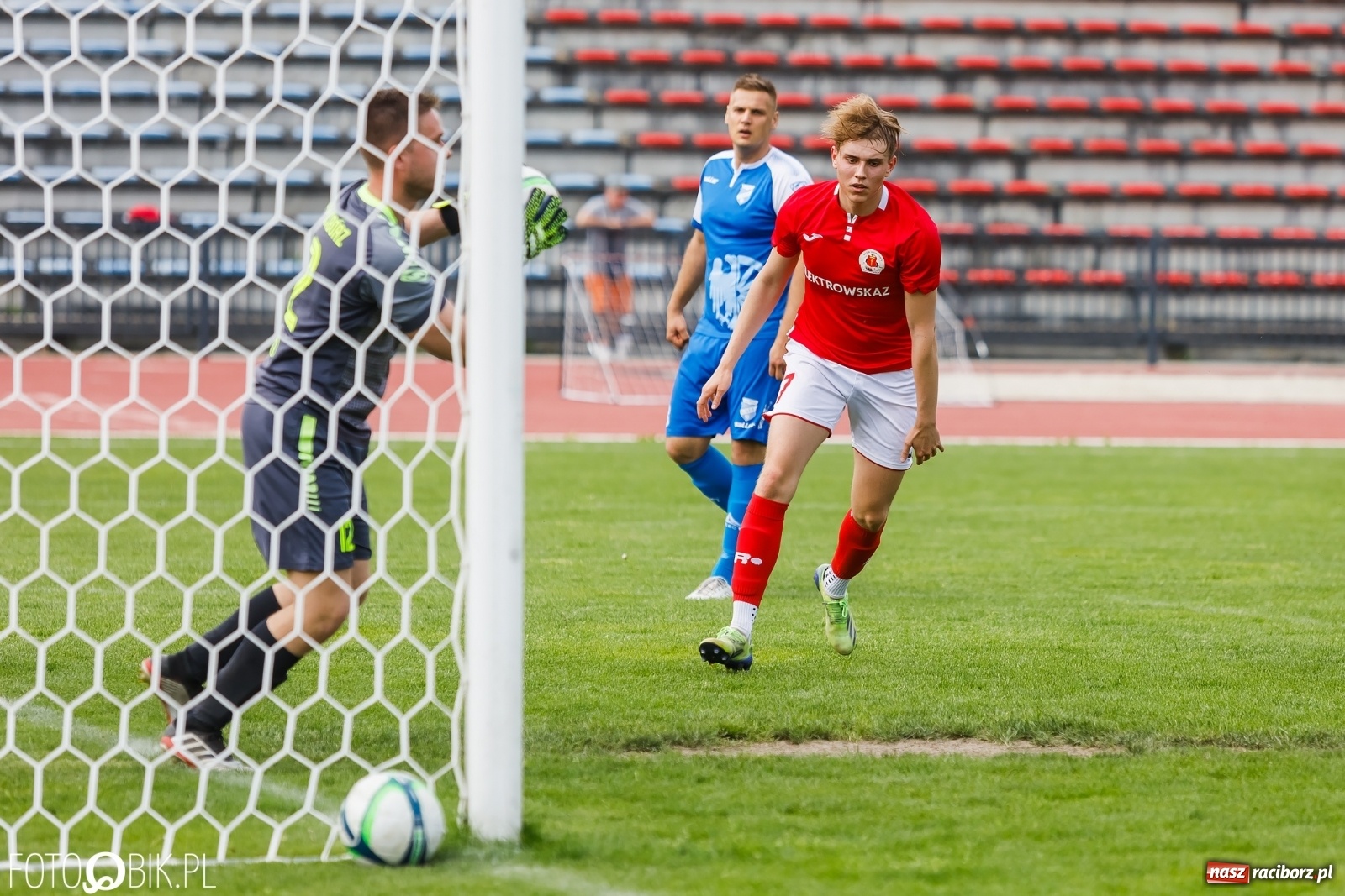 Zdjęcie w galerii na portalu naszraciborz.pl: Unia Krzanowice pokonała i fotel lidera zachowała [FOTO] wiadomości z regionu