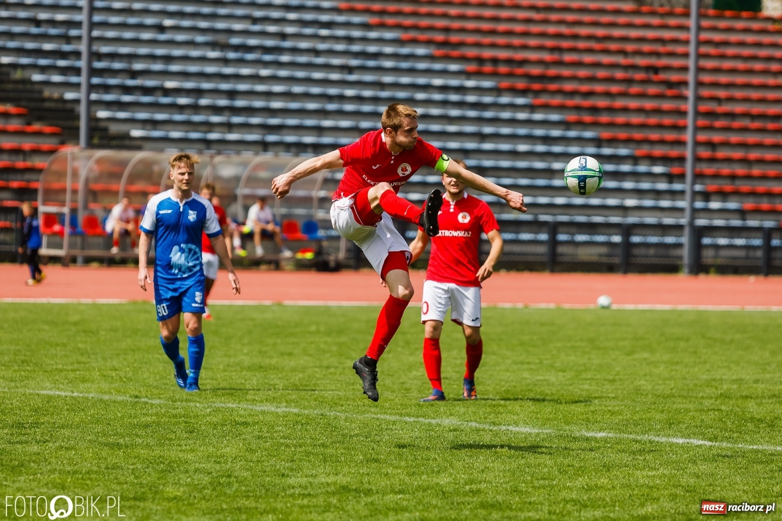 Zdjęcie w galerii na portalu naszraciborz.pl: Unia Krzanowice pokonała i fotel lidera zachowała [FOTO] wiadomości z regionu