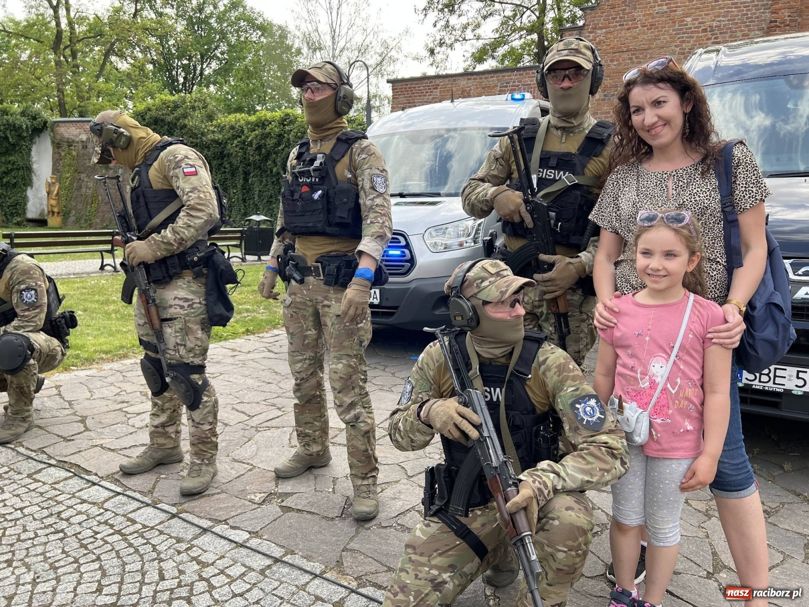 Zdjęcie w galerii na portalu naszraciborz.pl: Atak na konwój. Pokaz grupy interwencyjnej SW na raciborskim zamku [FOTO i WIDEO] wiadomości z regionu