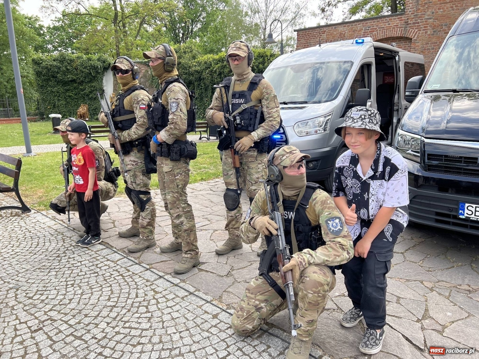Zdjęcie w galerii na portalu naszraciborz.pl: Atak na konwój. Pokaz grupy interwencyjnej SW na raciborskim zamku [FOTO i WIDEO] wiadomości z regionu