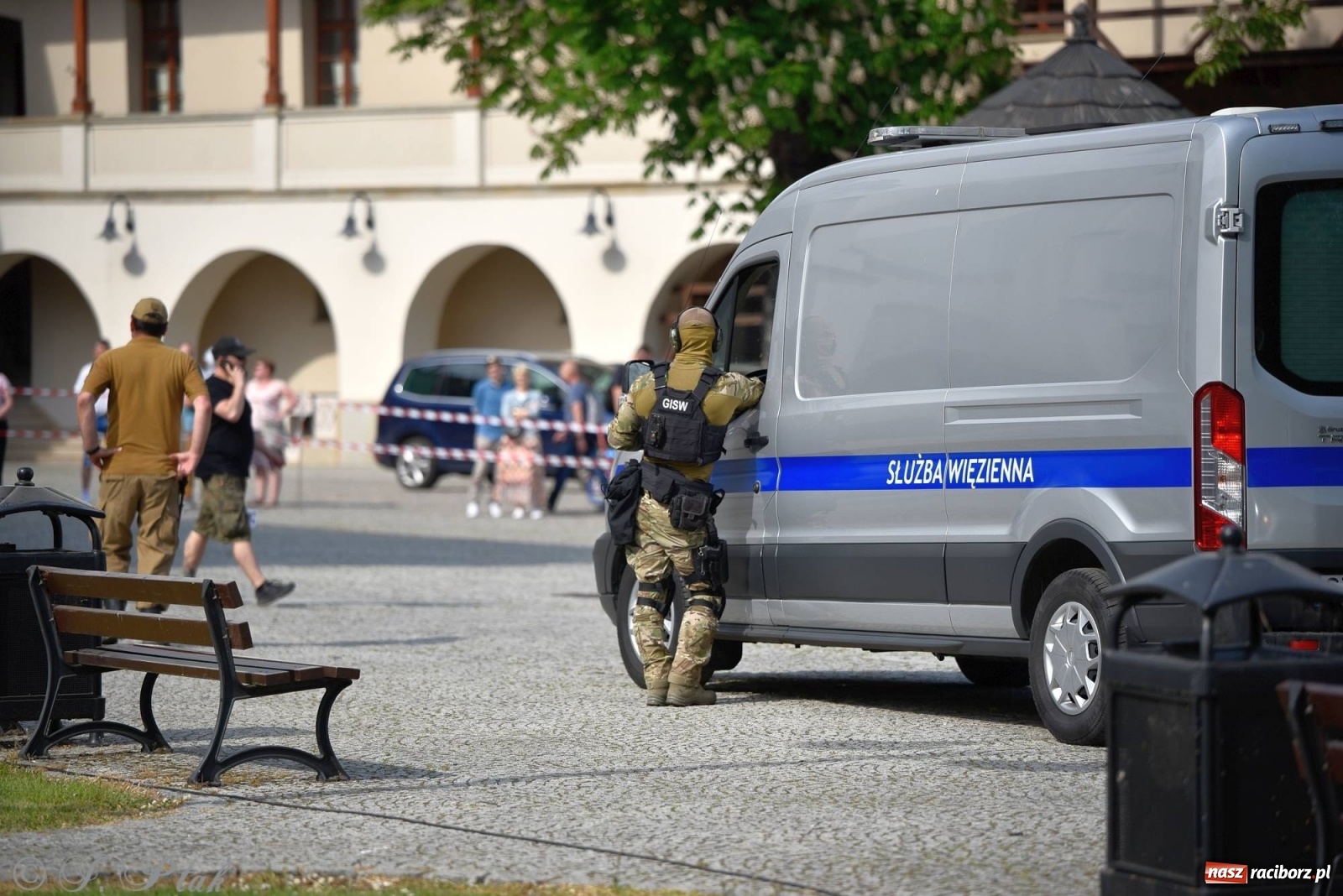 Zdjęcie w galerii na portalu naszraciborz.pl: Atak na konwój. Pokaz grupy interwencyjnej SW na raciborskim zamku [FOTO i WIDEO] wiadomości z regionu