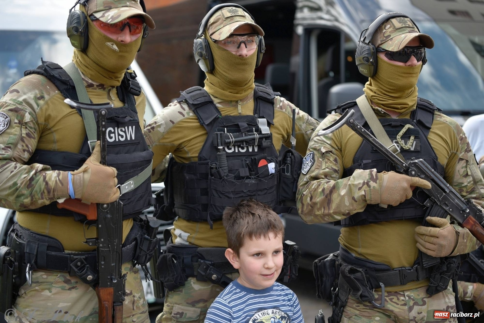 Zdjęcie w galerii na portalu naszraciborz.pl: Atak na konwój. Pokaz grupy interwencyjnej SW na raciborskim zamku [FOTO i WIDEO] wiadomości z regionu