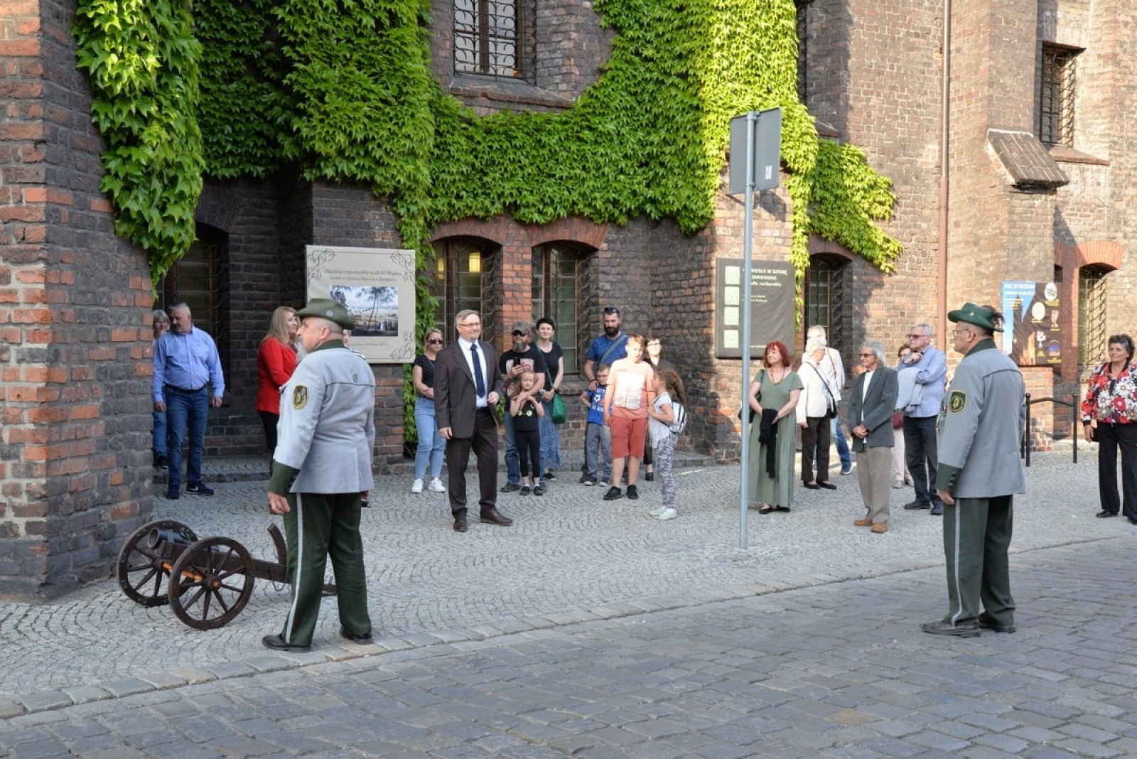 Zdjęcie w galerii na portalu naszraciborz.pl: Muzeum, SOWA i zamek - raciborzanie polubili nocne zwiedzanie wiadomości z regionu