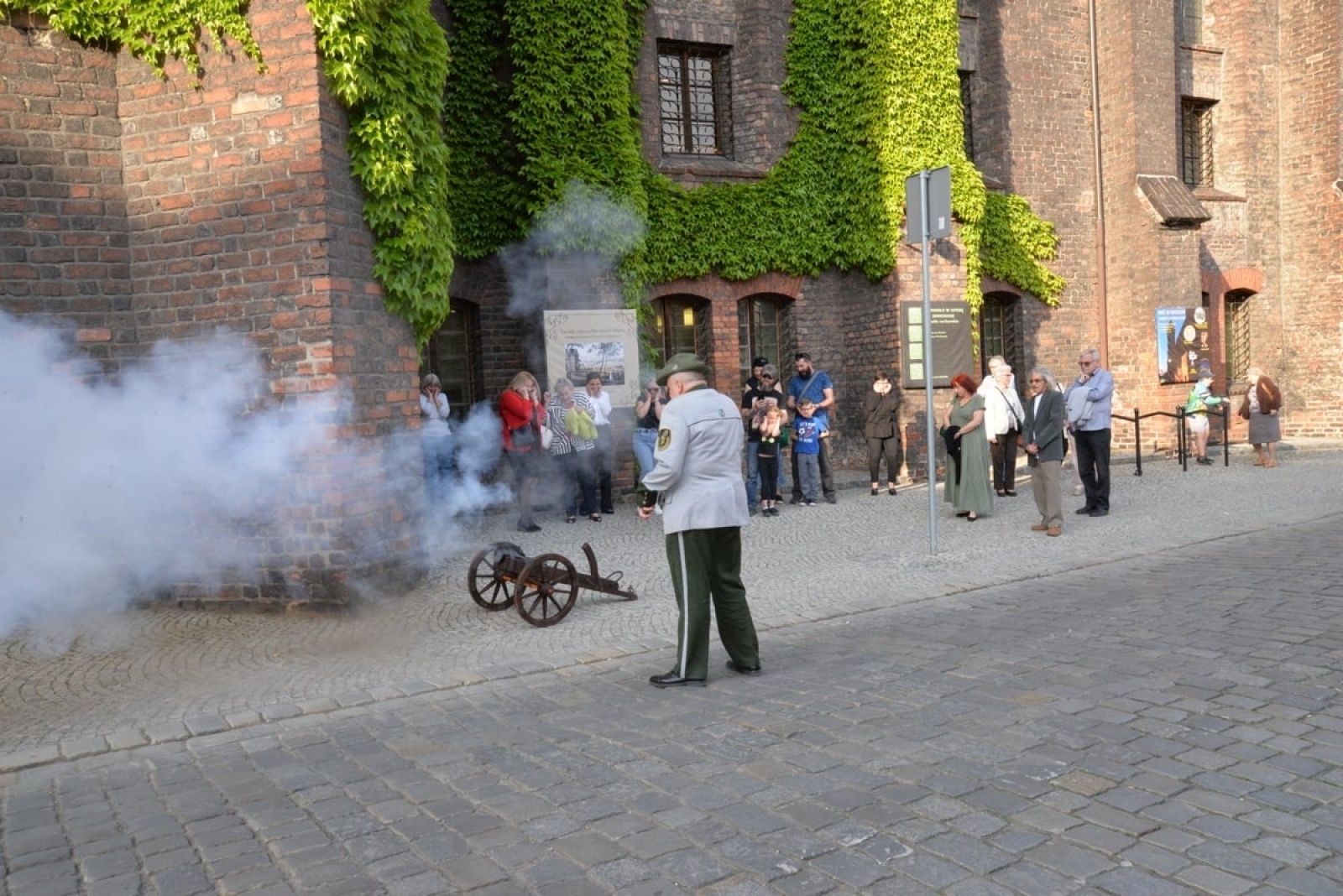 Zdjęcie w galerii na portalu naszraciborz.pl: Muzeum, SOWA i zamek - raciborzanie polubili nocne zwiedzanie wiadomości z regionu