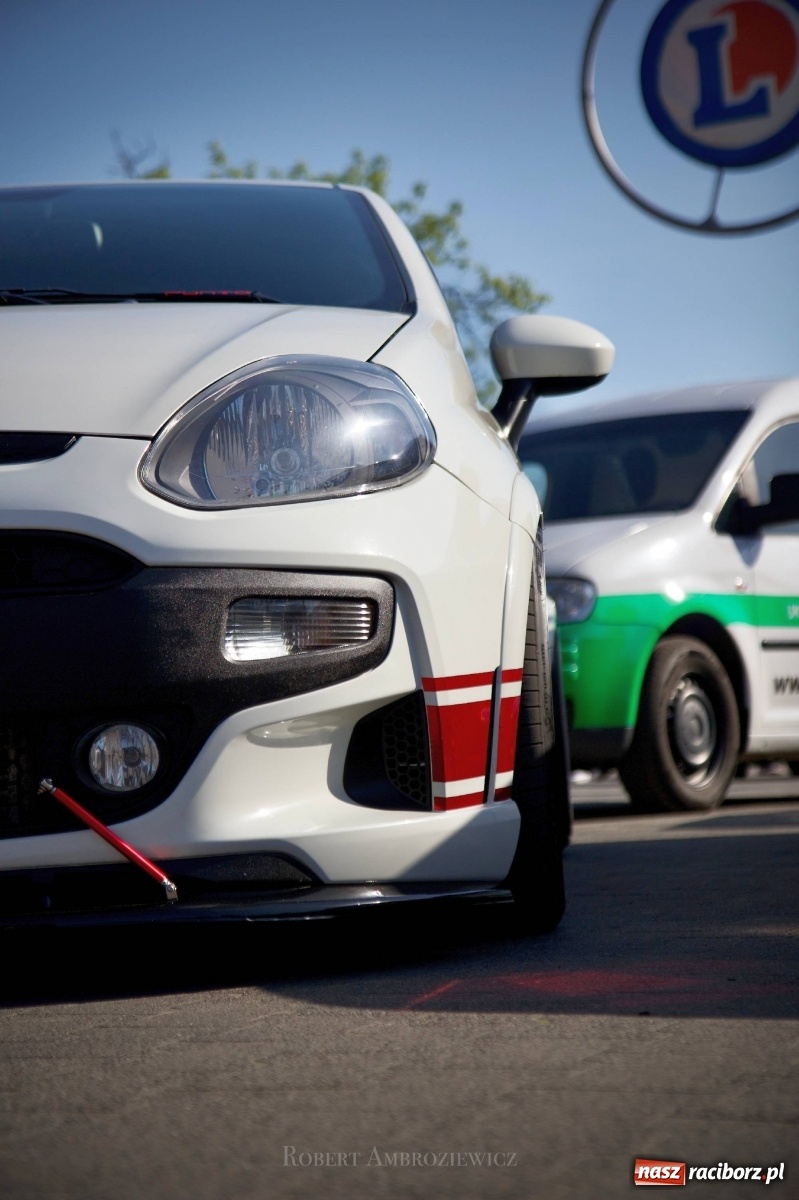 Zdjęcie w galerii na portalu naszraciborz.pl: Gratka dla miłośników motoryzacji na Opawskiej [FOTO] wiadomości z regionu