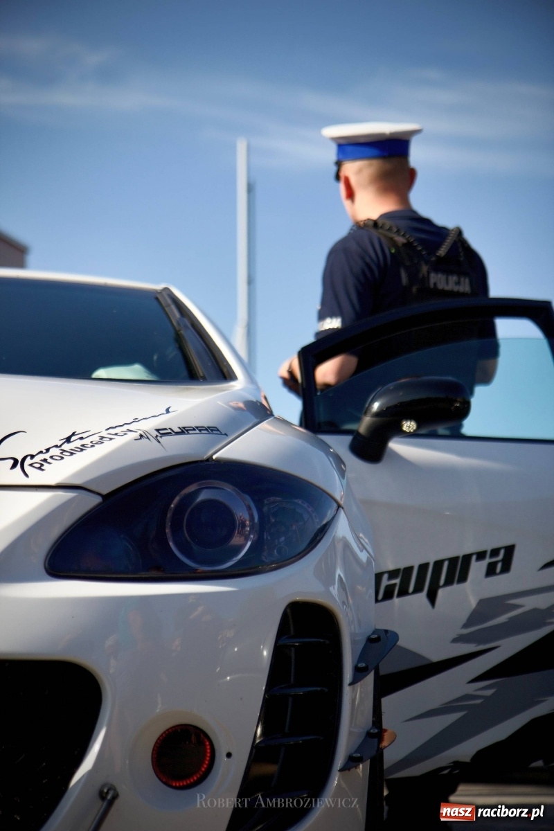 Zdjęcie w galerii na portalu naszraciborz.pl: Gratka dla miłośników motoryzacji na Opawskiej [FOTO] wiadomości z regionu