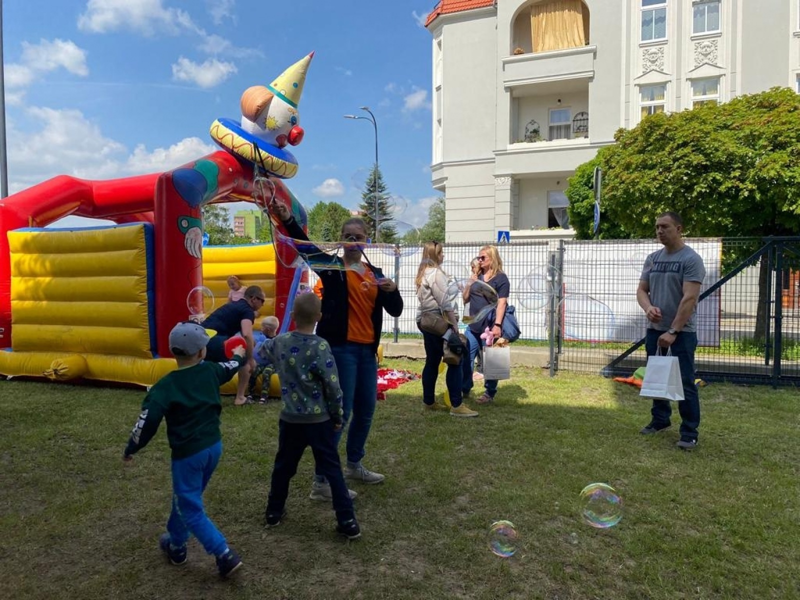 Zdjęcie w galerii na portalu naszraciborz.pl: Tak Słoneczko przy Lwowskiej zmieniło się w Słoneczną Krainę wiadomości z regionu