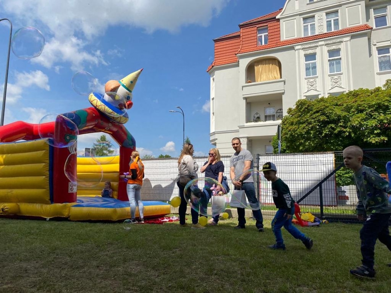 Zdjęcie w galerii na portalu naszraciborz.pl: Tak Słoneczko przy Lwowskiej zmieniło się w Słoneczną Krainę wiadomości z regionu