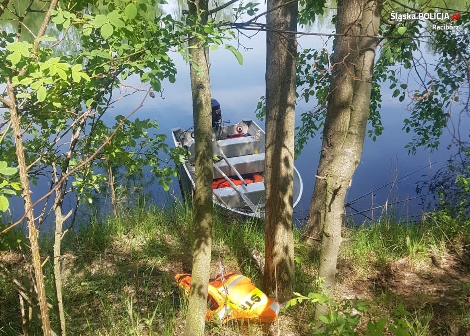 Zdjęcie w galerii na portalu naszraciborz.pl: Ze żwirowni na Ostrogu wyłowiono ciało mężczyzny wiadomości z regionu
