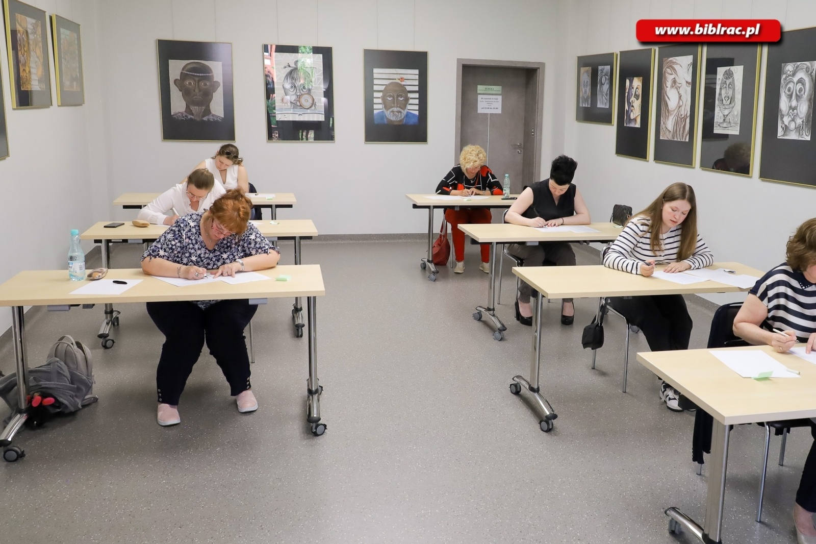 Zdjęcie w galerii na portalu naszraciborz.pl: Dorośli sprawdzili się w konkursie pięknego pisania wiadomości z regionu