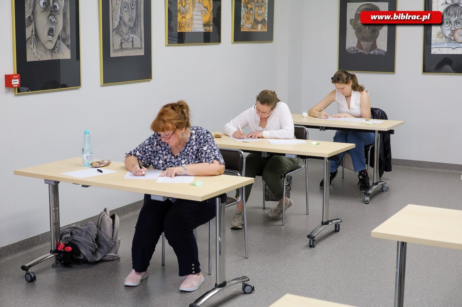 Zdjęcie w galerii na portalu naszraciborz.pl: Dorośli sprawdzili się w konkursie pięknego pisania wiadomości z regionu