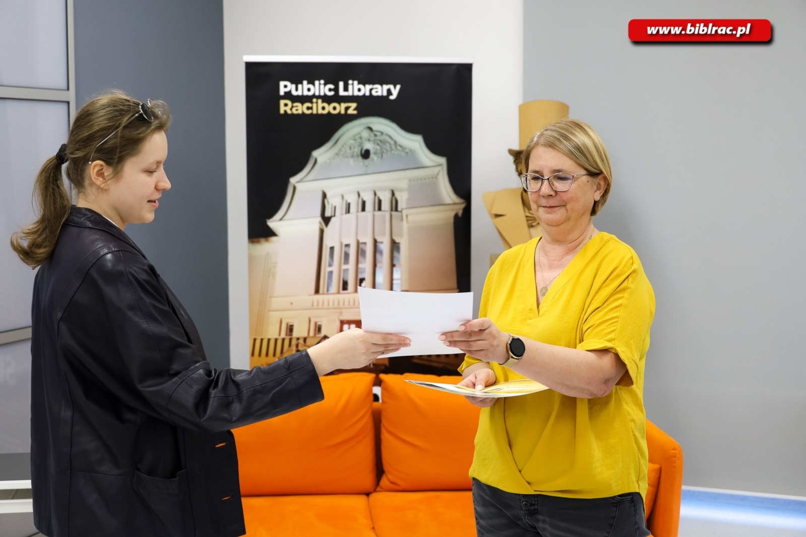 Zdjęcie w galerii na portalu naszraciborz.pl: Dorośli sprawdzili się w konkursie pięknego pisania wiadomości z regionu