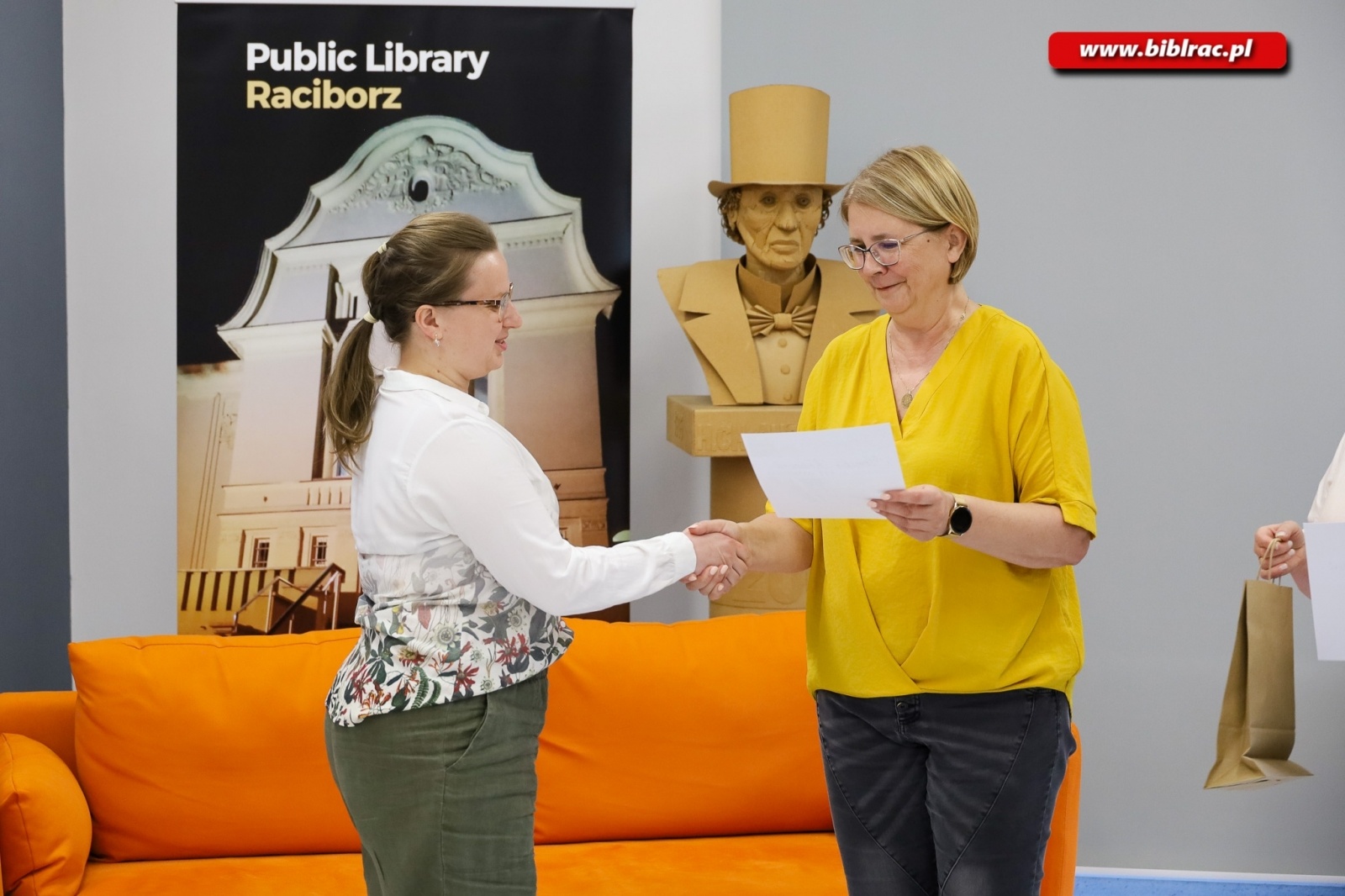 Zdjęcie w galerii na portalu naszraciborz.pl: Dorośli sprawdzili się w konkursie pięknego pisania wiadomości z regionu