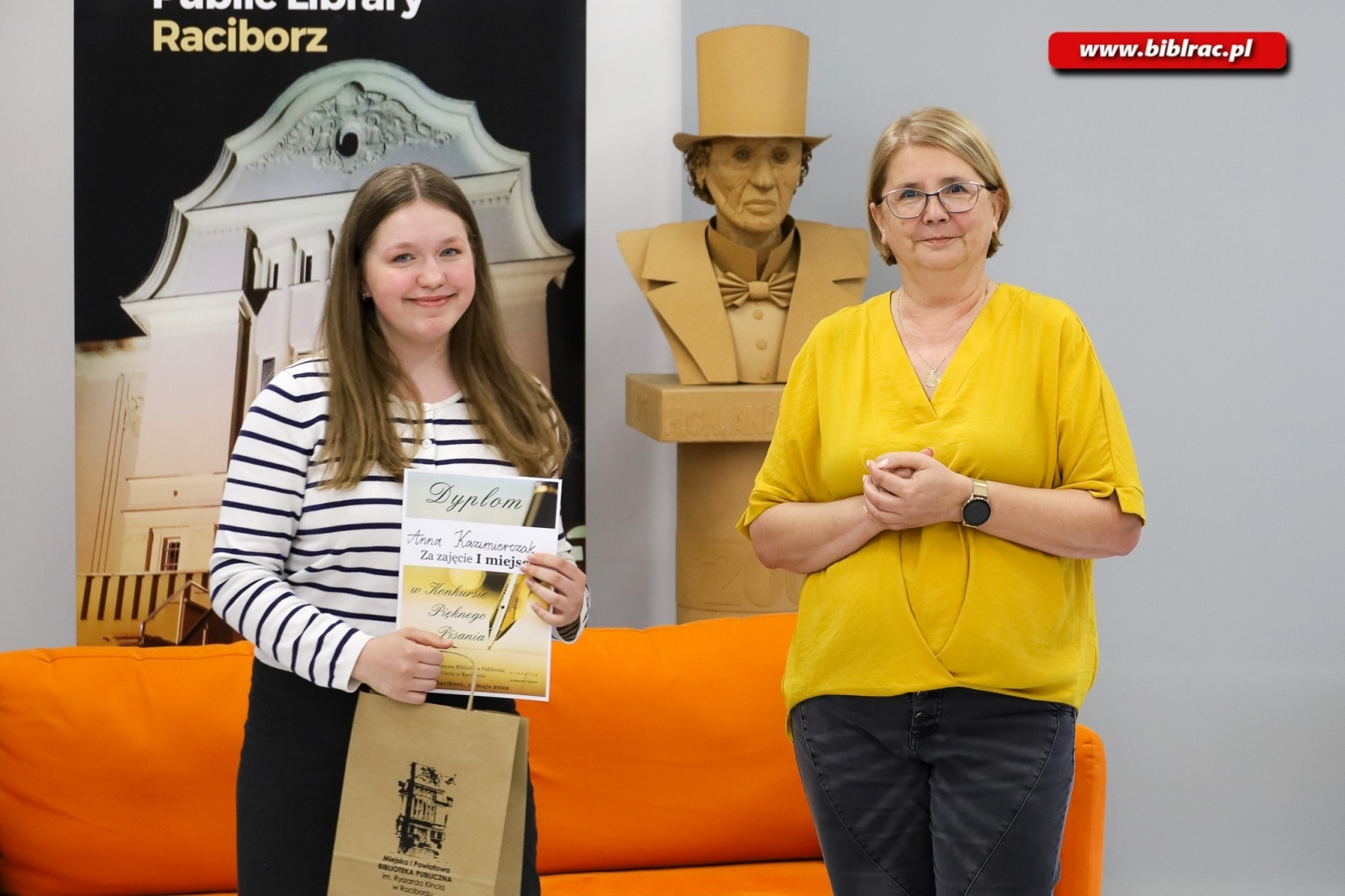 Zdjęcie w galerii na portalu naszraciborz.pl: Dorośli sprawdzili się w konkursie pięknego pisania wiadomości z regionu