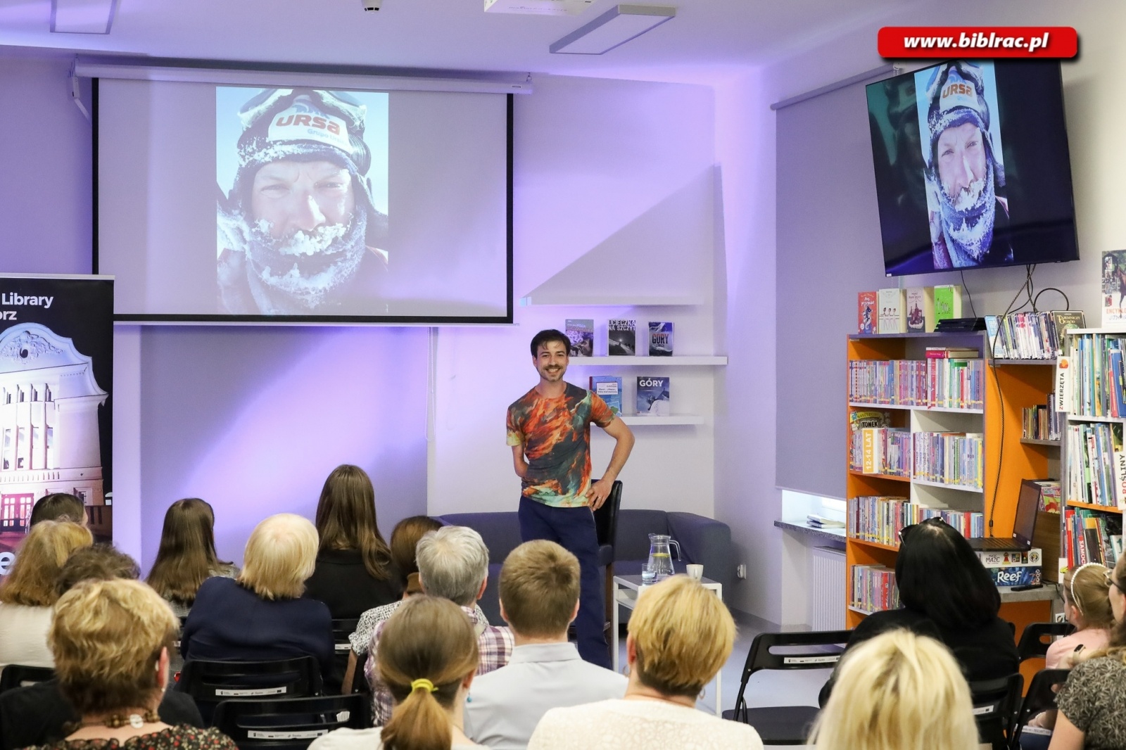 Zdjęcie w galerii na portalu naszraciborz.pl: Poza horyzonty z Jankiem Melą. Spotkanie w raciborskiej bibliotece wiadomości z regionu