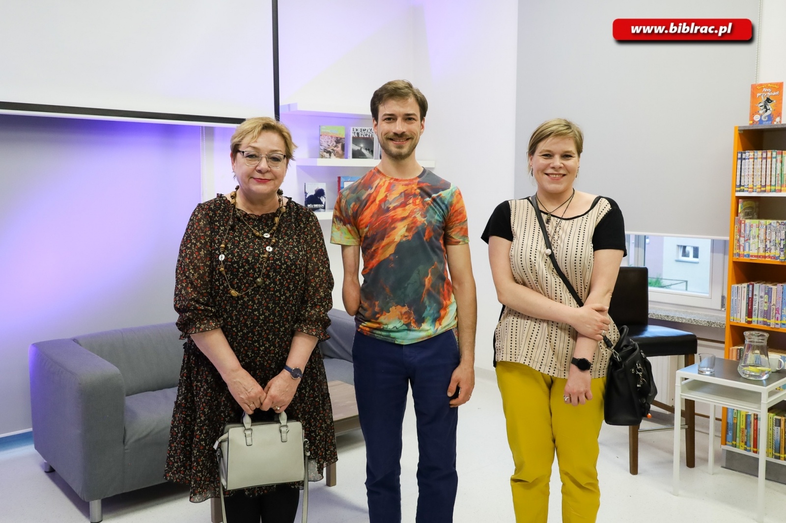 Zdjęcie w galerii na portalu naszraciborz.pl: Poza horyzonty z Jankiem Melą. Spotkanie w raciborskiej bibliotece wiadomości z regionu