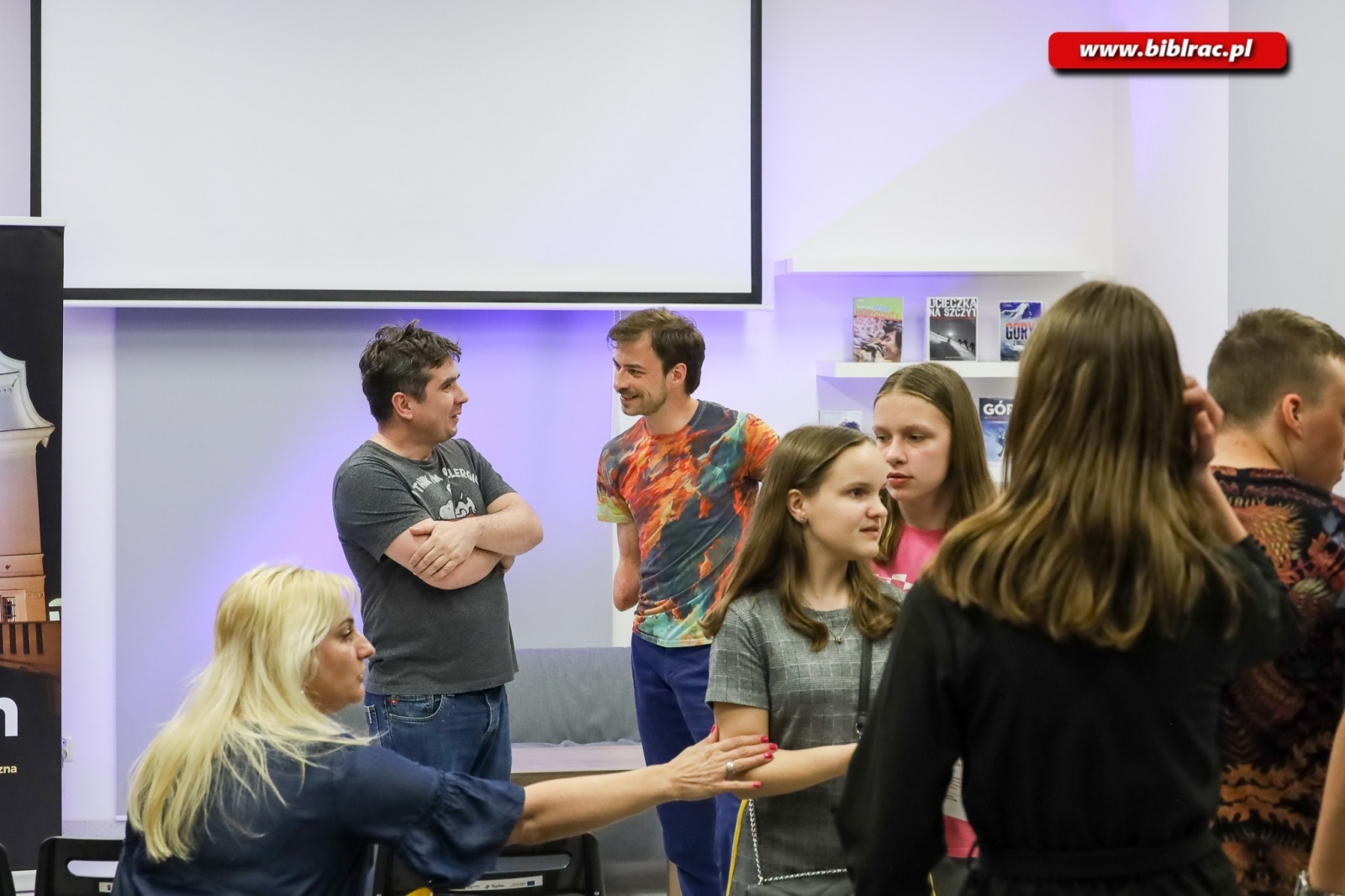 Zdjęcie w galerii na portalu naszraciborz.pl: Poza horyzonty z Jankiem Melą. Spotkanie w raciborskiej bibliotece wiadomości z regionu