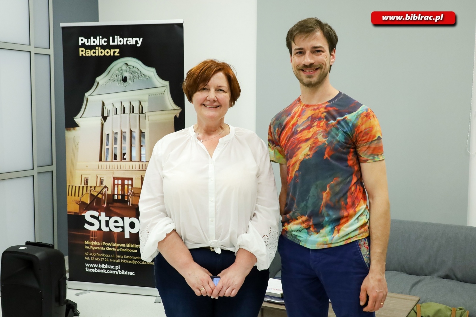 Zdjęcie w galerii na portalu naszraciborz.pl: Poza horyzonty z Jankiem Melą. Spotkanie w raciborskiej bibliotece wiadomości z regionu