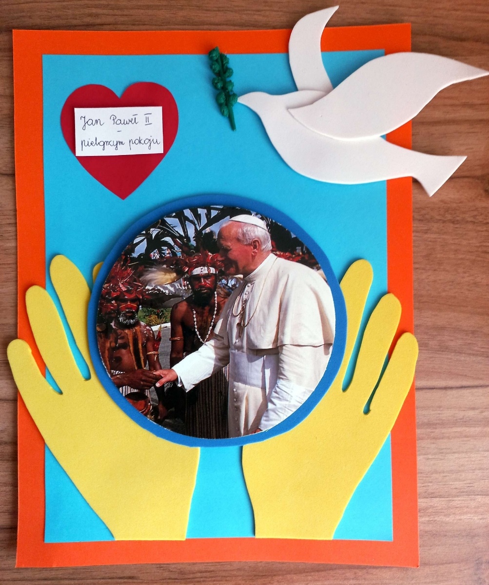 Zdjęcie w galerii na portalu naszraciborz.pl: Jan Paweł II - pielgrzym pokoju. Konkurs w SP 15 wiadomości z regionu