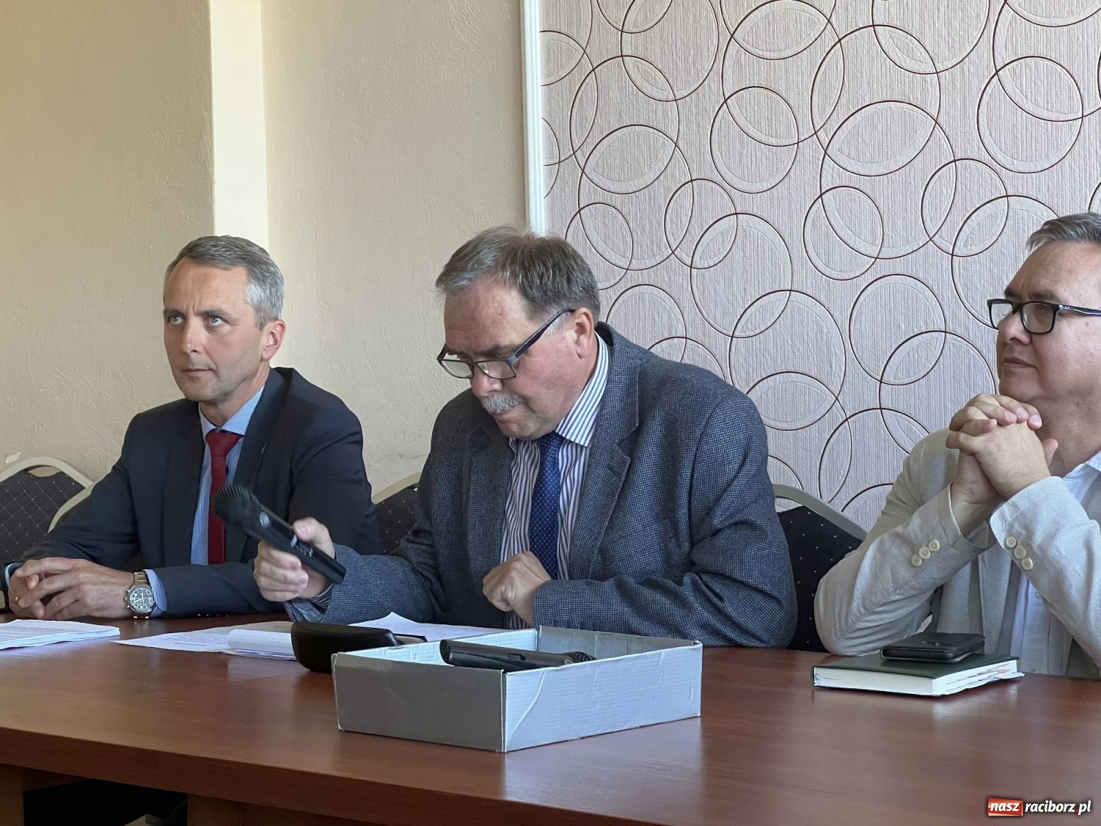 Zdjęcie w galerii na portalu naszraciborz.pl: Gmina Pietrowice Wielkie nie chce smrodu i raka. Prezydent Polowy usłyszał wiele gorzkich słów wiadomości z regionu