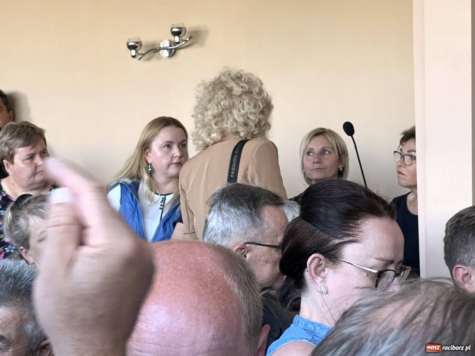 Zdjęcie w galerii na portalu naszraciborz.pl: Gmina Pietrowice Wielkie nie chce smrodu i raka. Prezydent Polowy usłyszał wiele gorzkich słów wiadomości z regionu