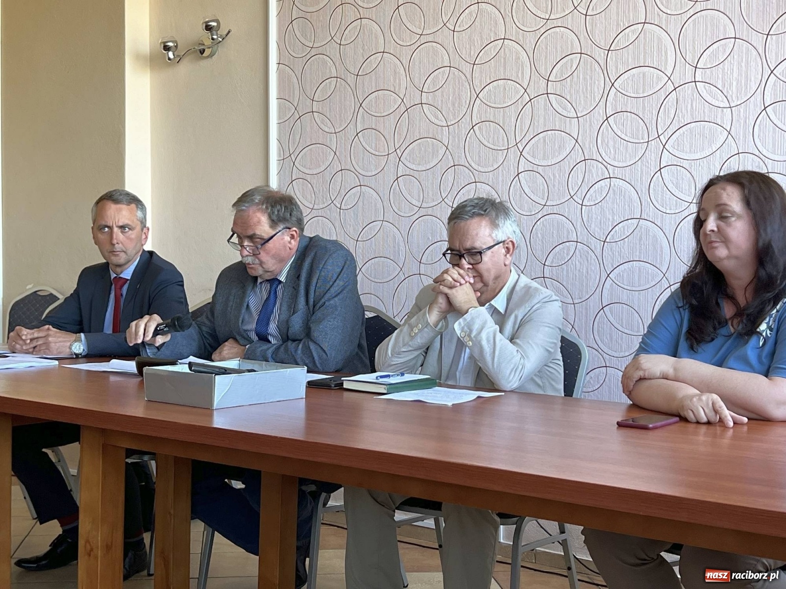 Zdjęcie w galerii na portalu naszraciborz.pl: Gmina Pietrowice Wielkie nie chce smrodu i raka. Prezydent Polowy usłyszał wiele gorzkich słów wiadomości z regionu