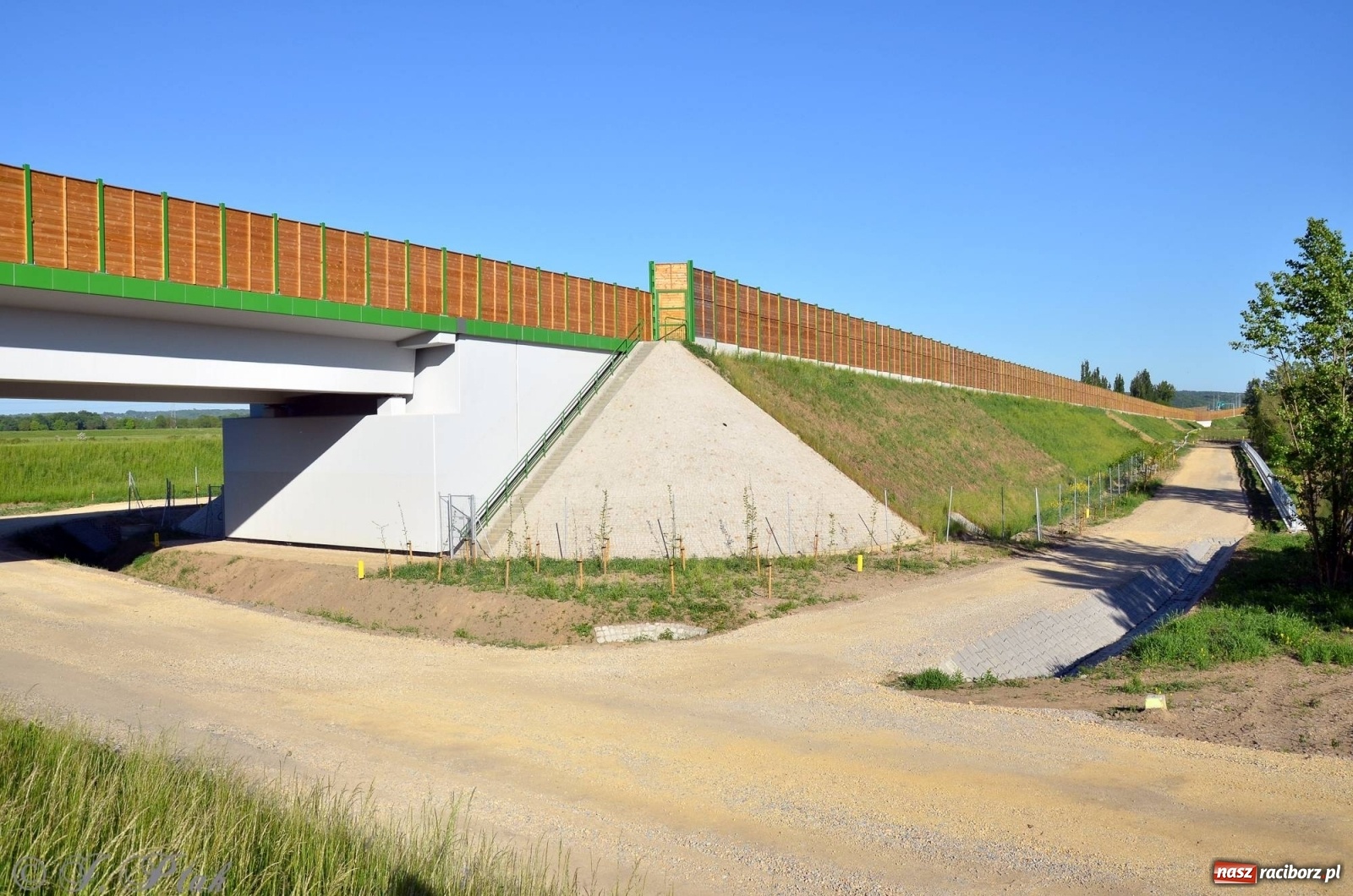 Zdjęcie w galerii na portalu naszraciborz.pl: Obwodnica i okolice. Tak zagospodarowano teren wokół nowej drogi wiadomości z regionu
